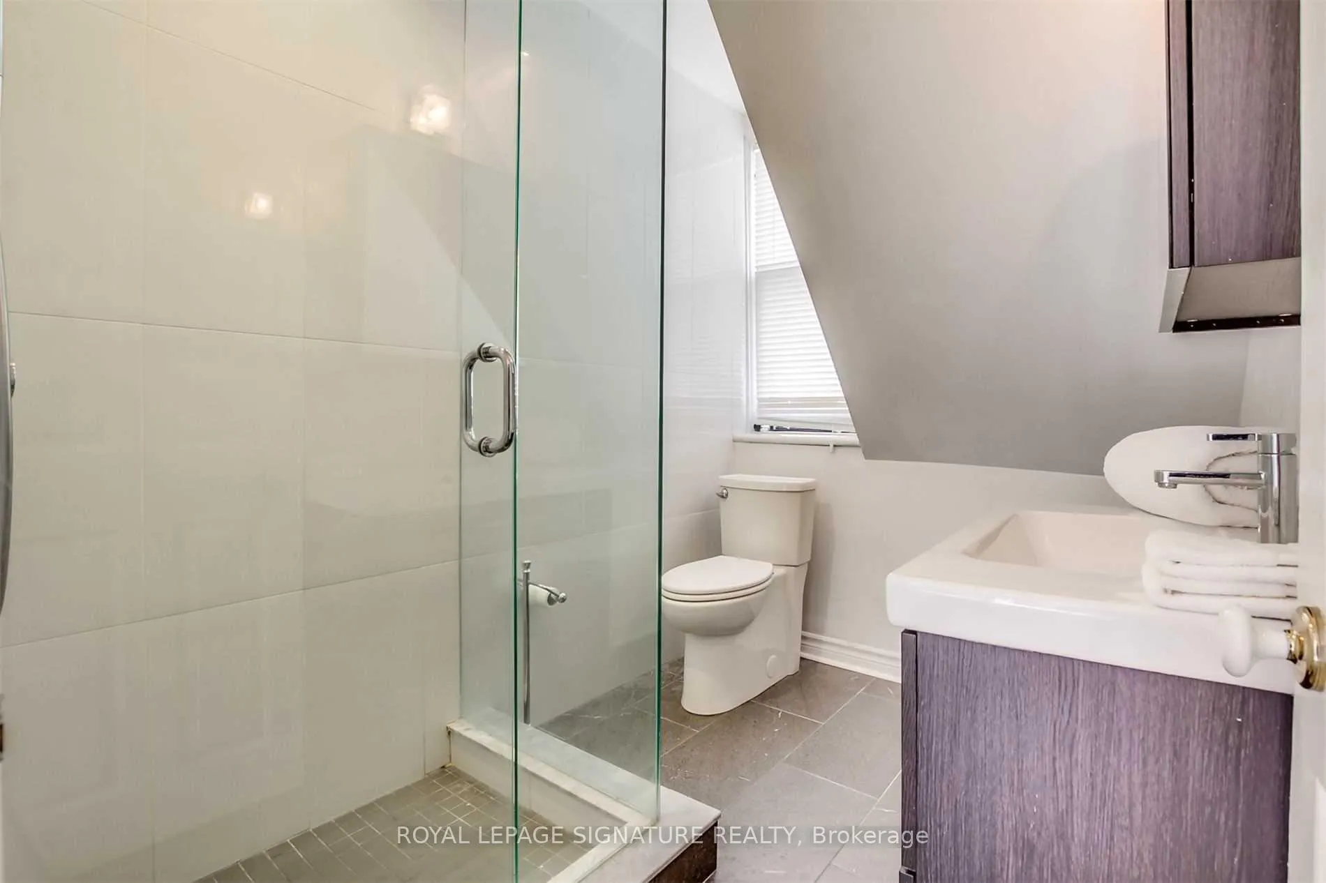 Photo 9 of Unit 3rd Flr, 105 Gloucester Street, Toronto, Church-Yonge Corridor — HOMEH