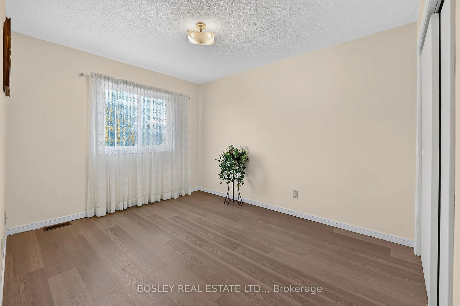 Photo 18 of 3260 Harleyford Crescent, Niagara Falls, Chippawa — HOMEH
