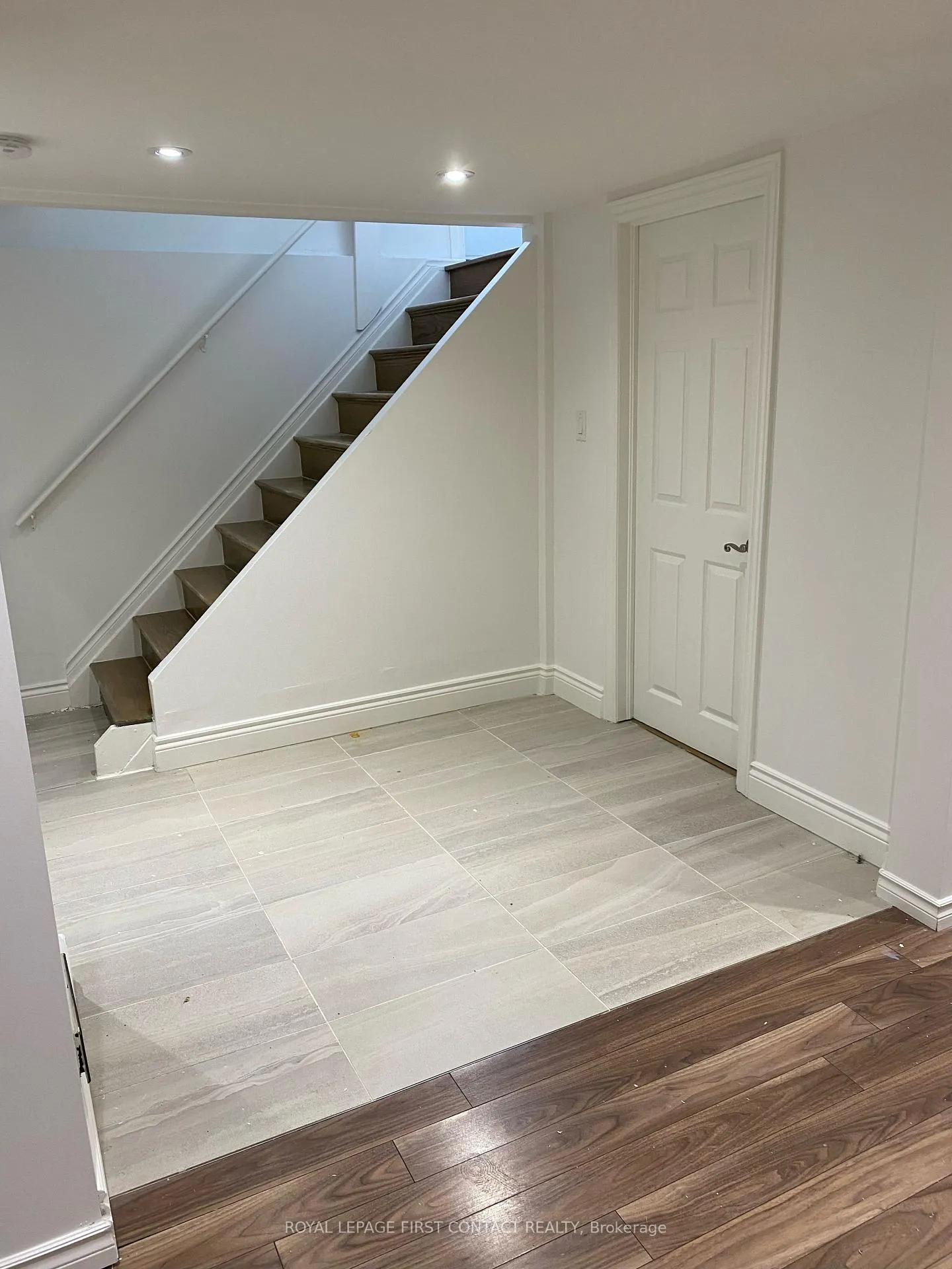 Photo 1 of 560 Heman Street, Newmarket, Huron Heights-Leslie Valley — HOMEH