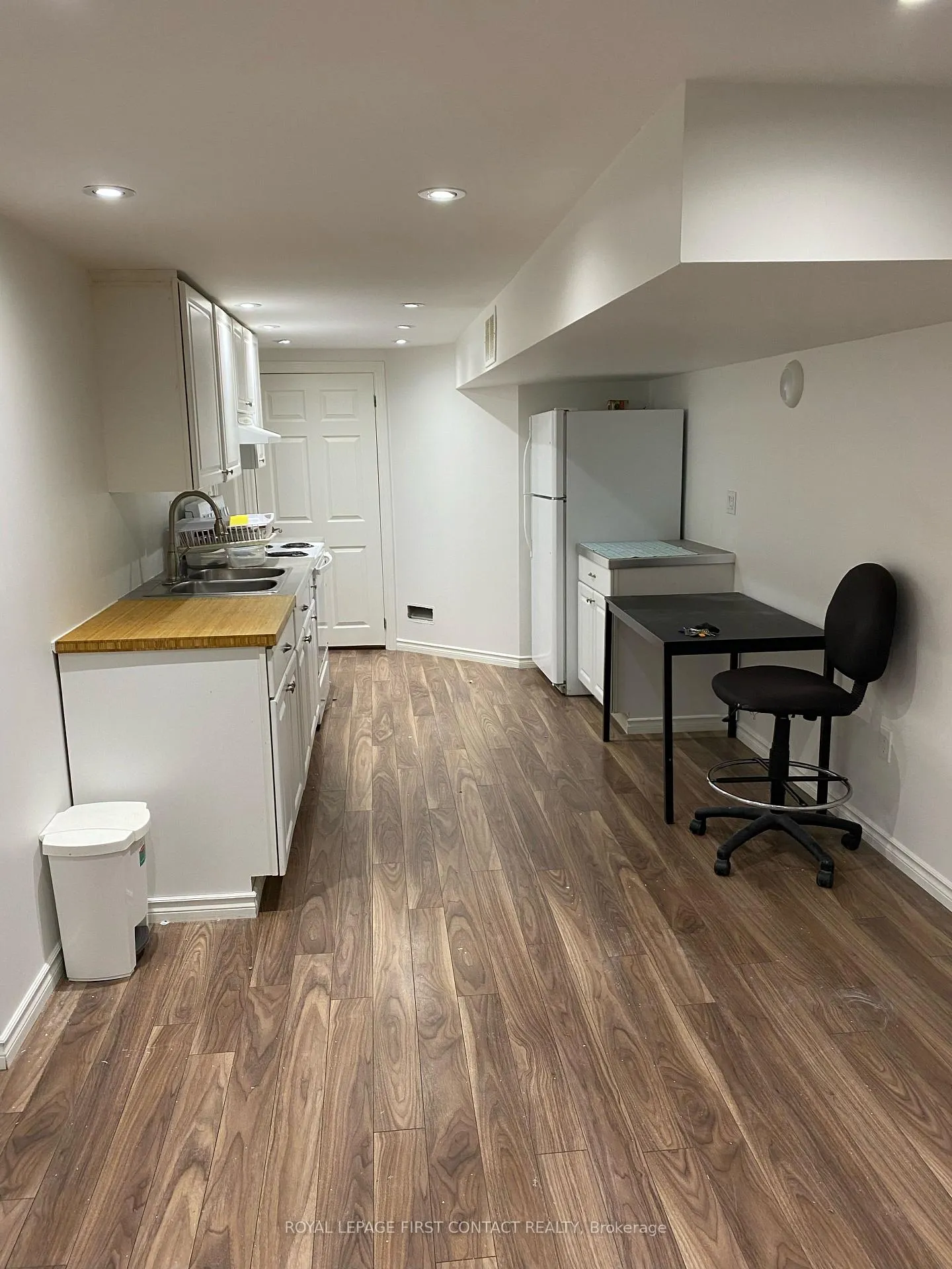 Photo 2 of 560 Heman Street, Newmarket, Huron Heights-Leslie Valley — HOMEH
