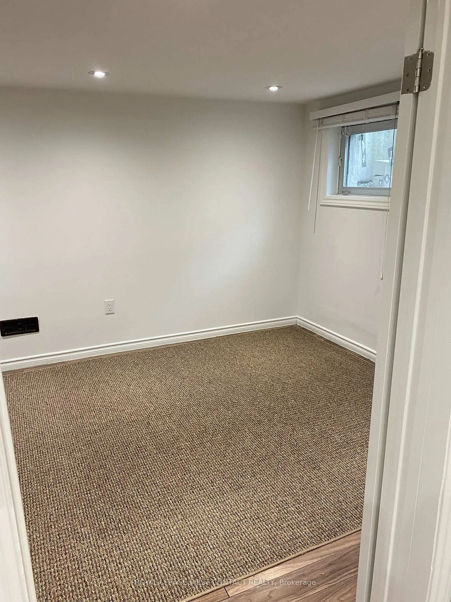 Photo 5 of 560 Heman Street, Newmarket, Huron Heights-Leslie Valley — HOMEH