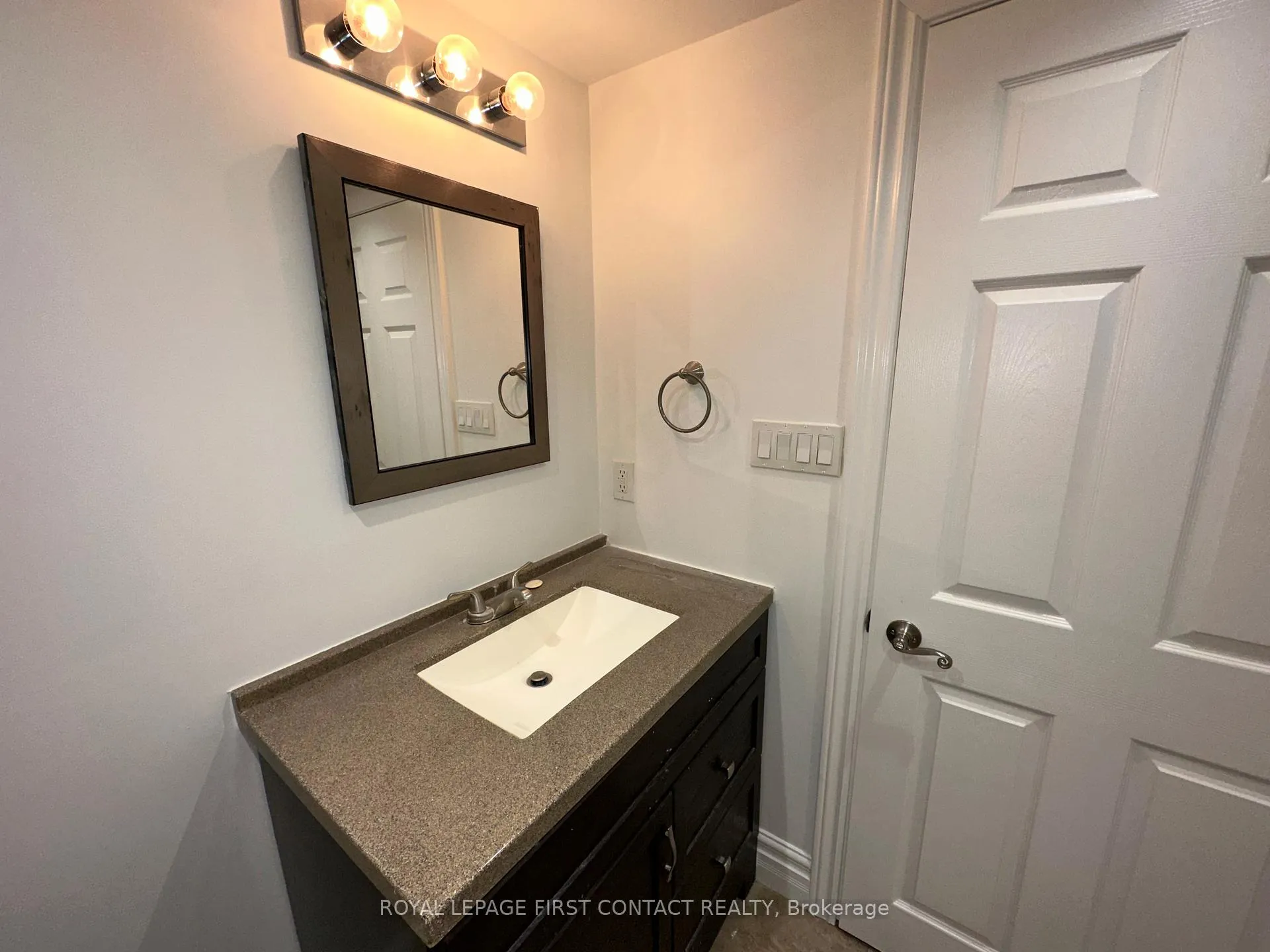 Photo 6 of 560 Heman Street, Newmarket, Huron Heights-Leslie Valley — HOMEH