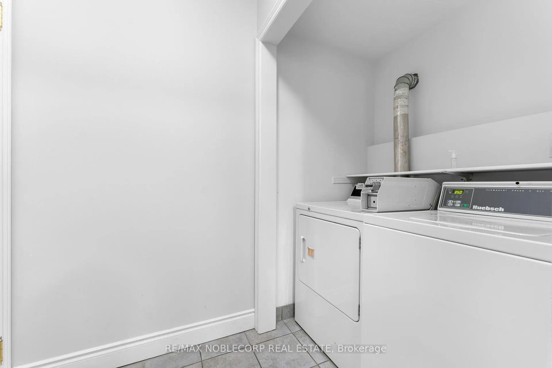 Photo 6 of Unit Basement, 67 Florence Crescent, Toronto, Rockcliffe-Smythe — HOMEH