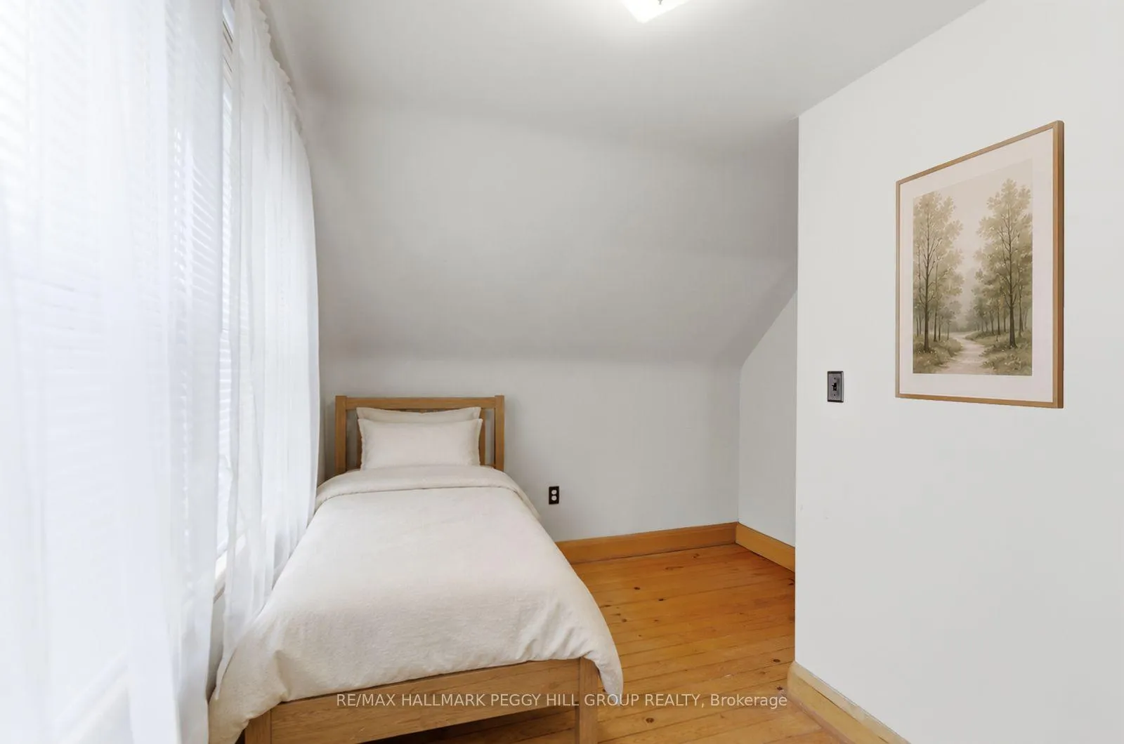 Photo 10 of 111 Elgin Street, Kawartha Lakes, Lindsay — HOMEH