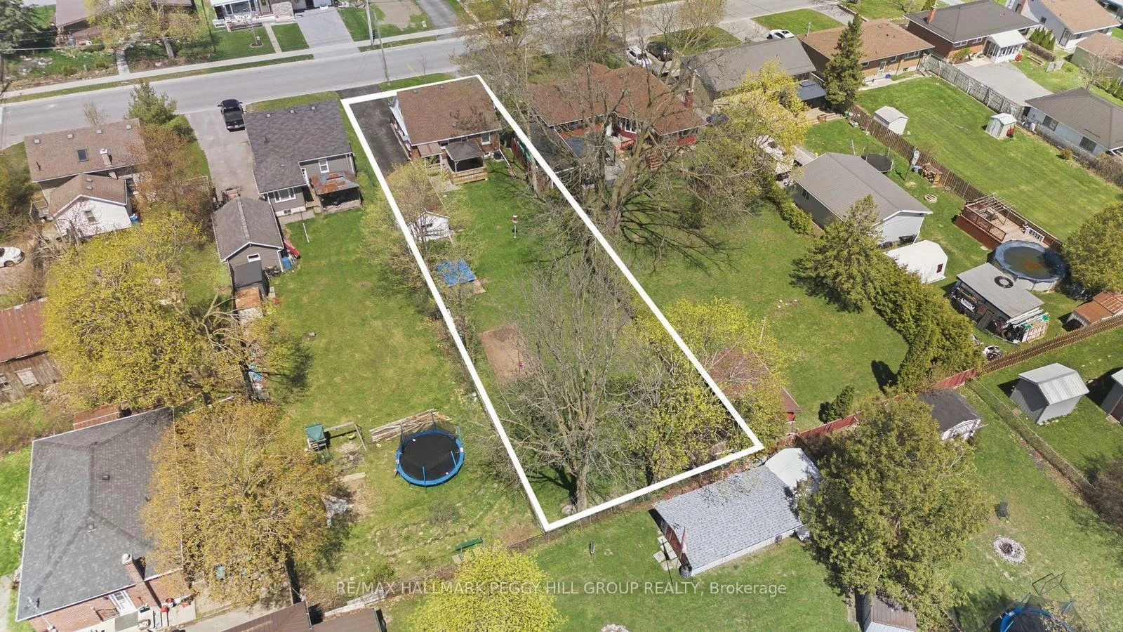 Photo 21 of 111 Elgin Street, Kawartha Lakes, Lindsay — HOMEH