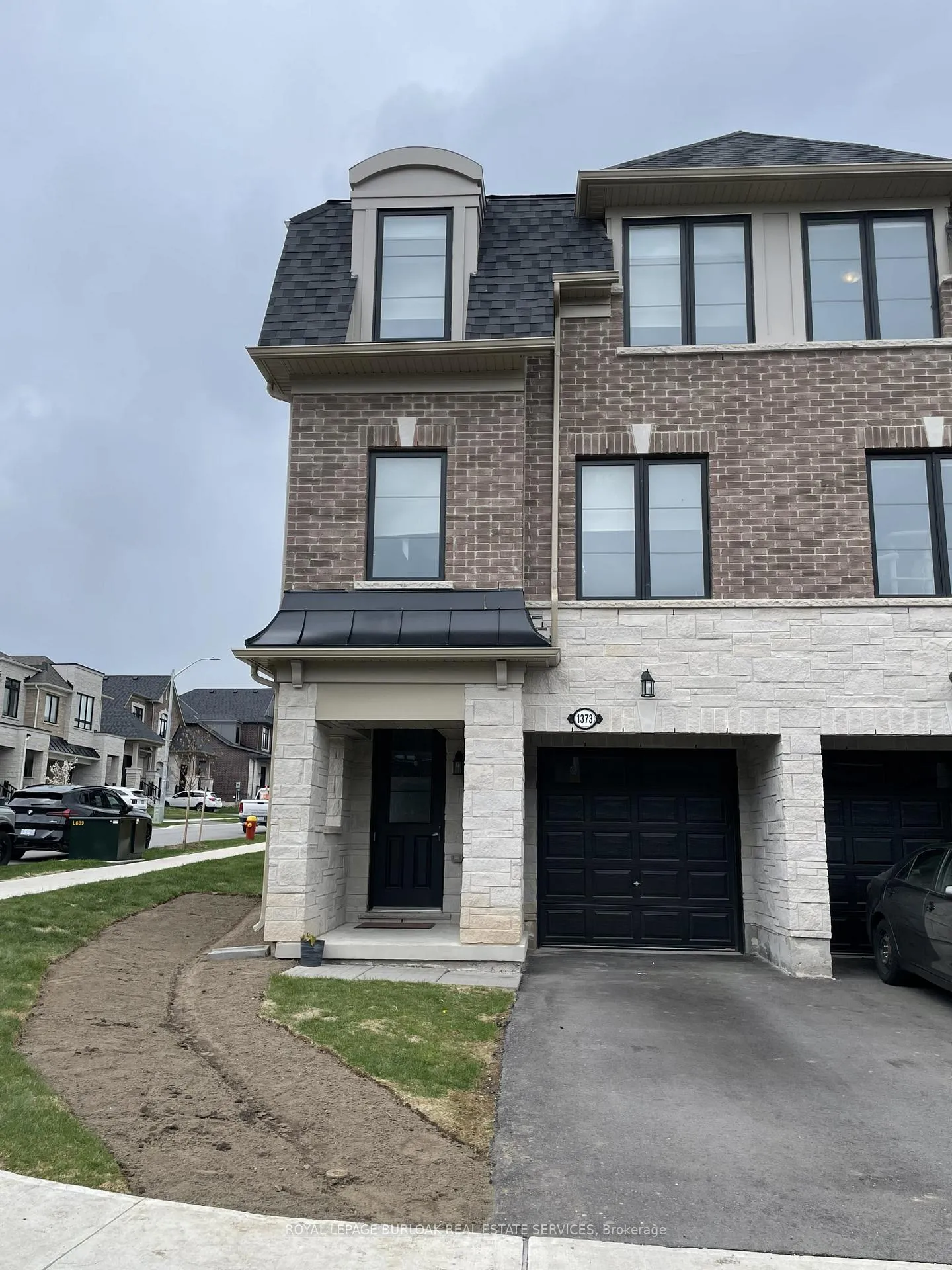 Photo 2 of 1373 Almonte Drive, Burlington, Tyandaga — HOMEH