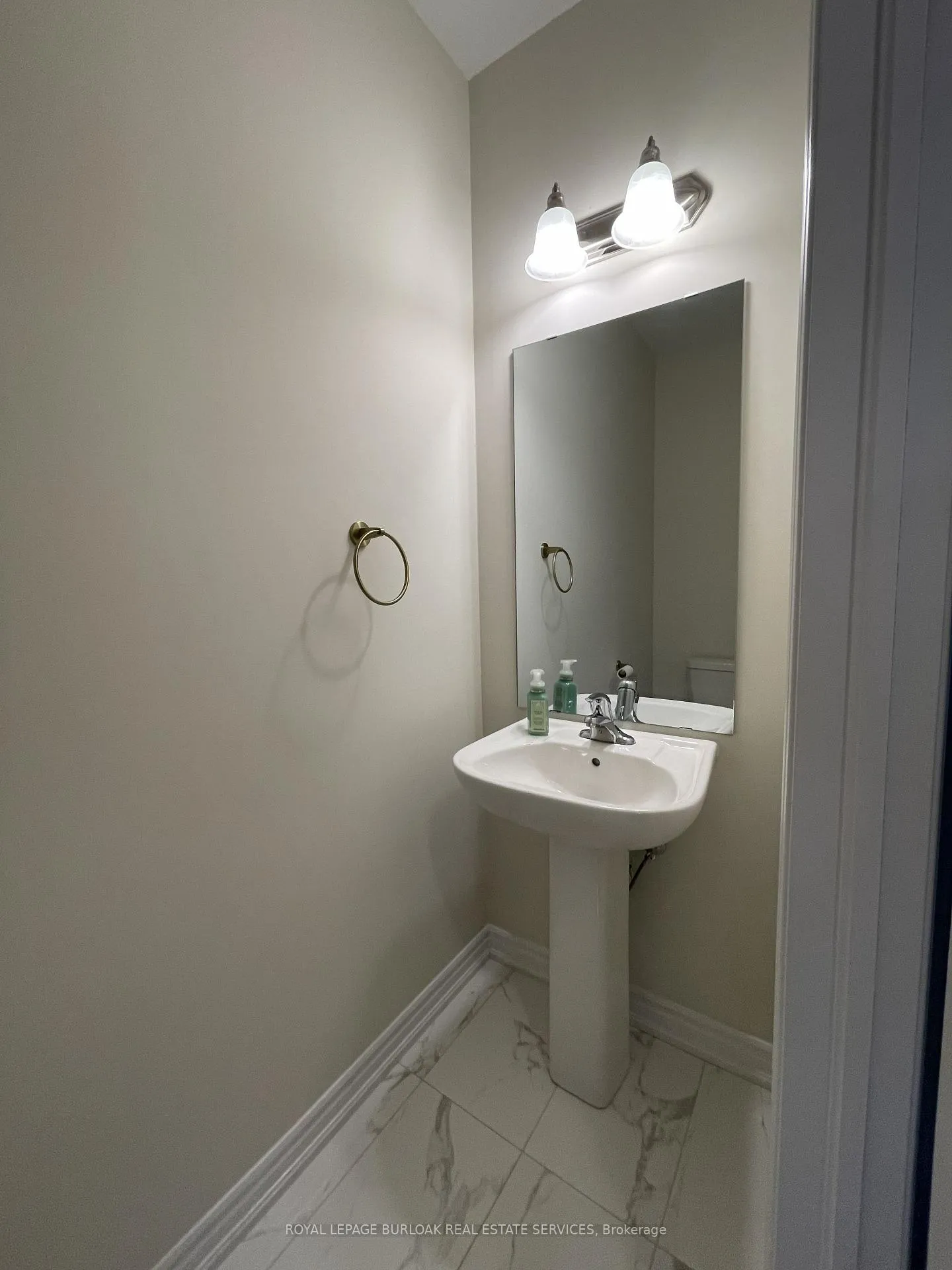 Photo 16 of 1373 Almonte Drive, Burlington, Tyandaga — HOMEH