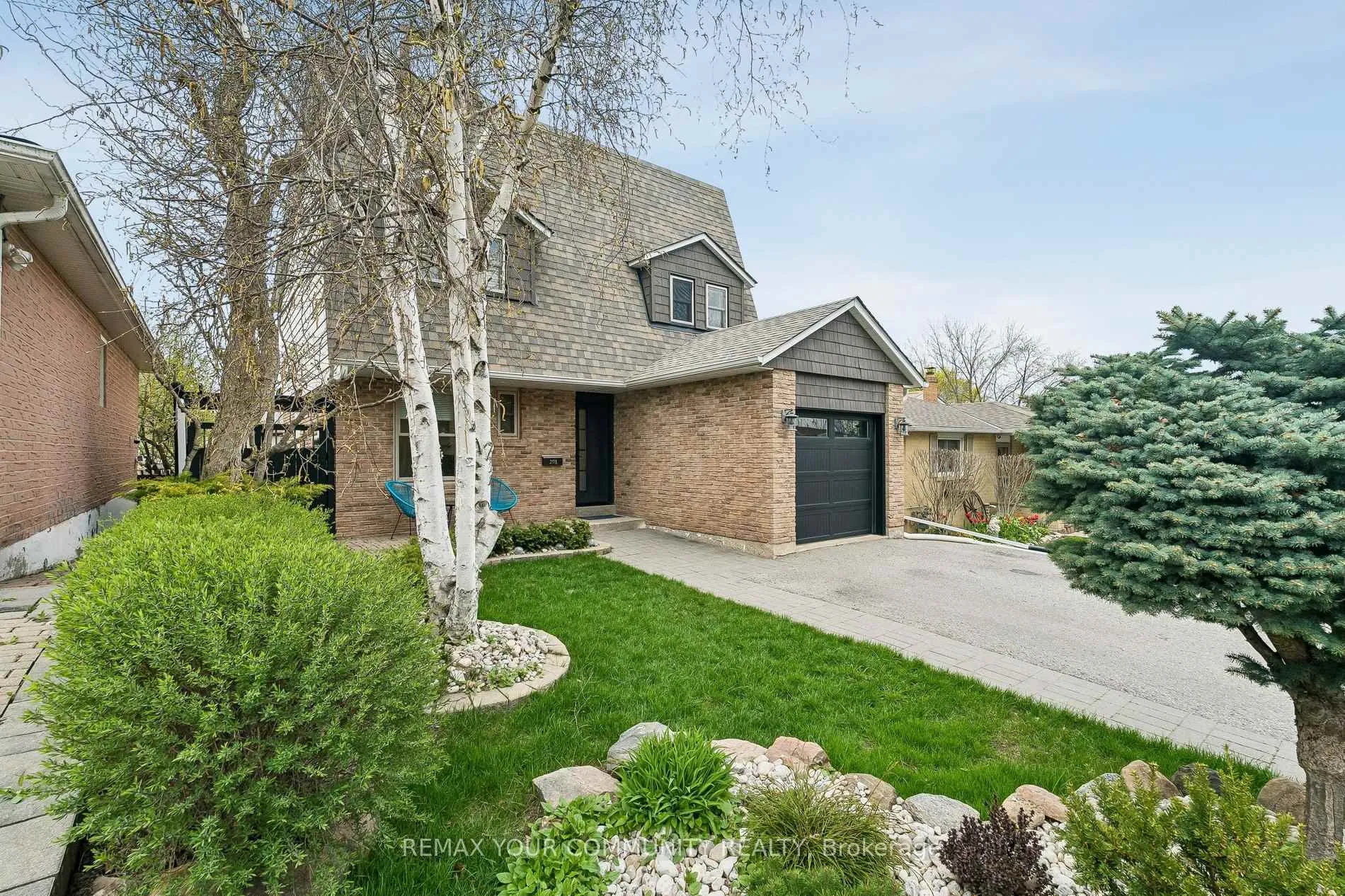 Photo 2 of 201 Lloyd Avenue, Newmarket, Central Newmarket — HOMEH