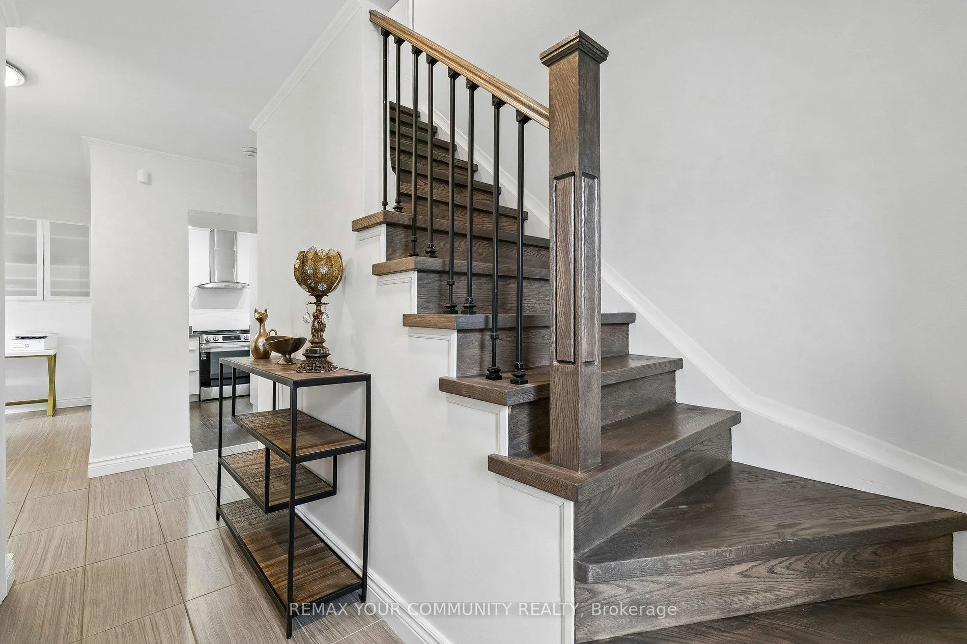 Photo 3 of 201 Lloyd Avenue, Newmarket, Central Newmarket — HOMEH