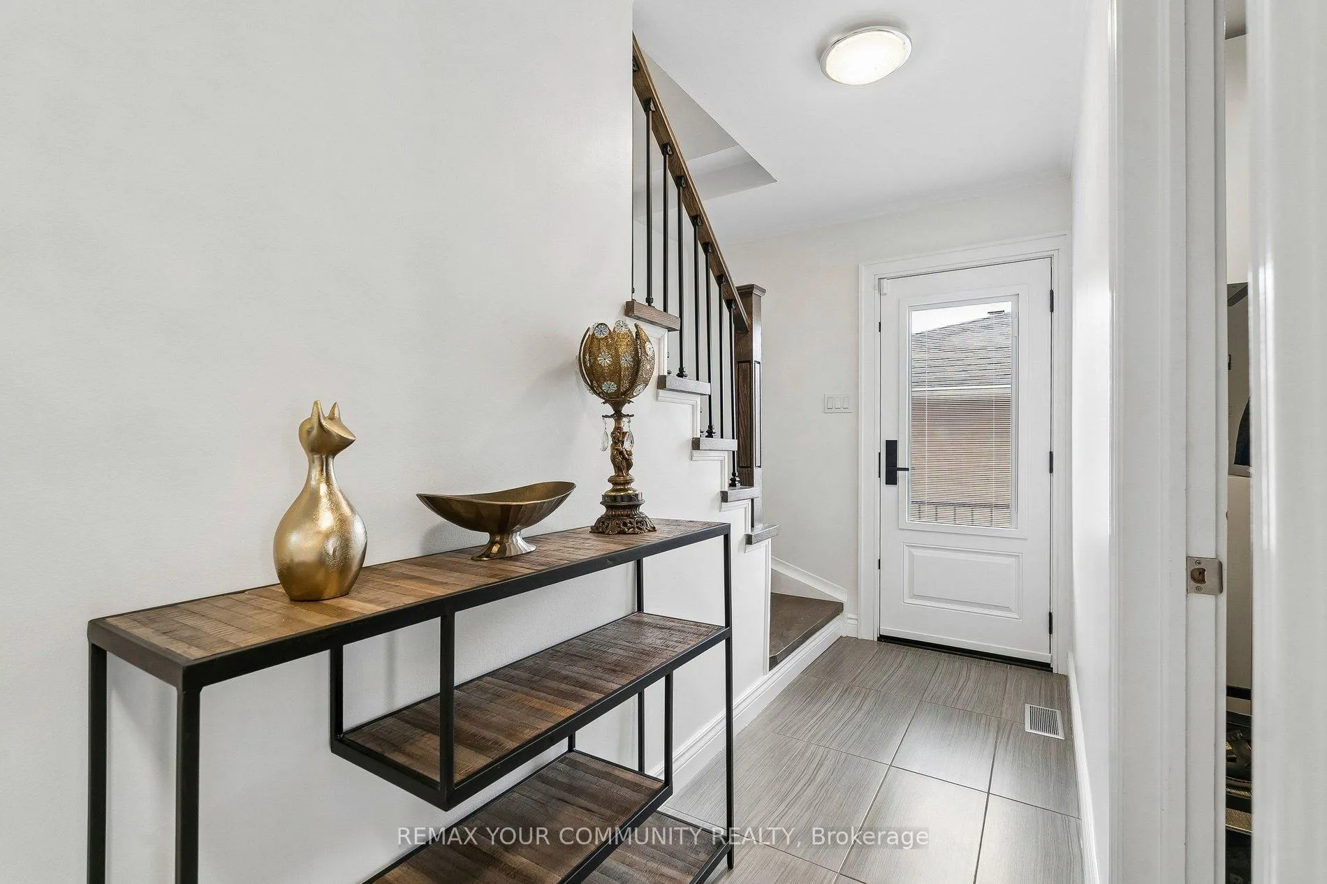 Photo 4 of 201 Lloyd Avenue, Newmarket, Central Newmarket — HOMEH