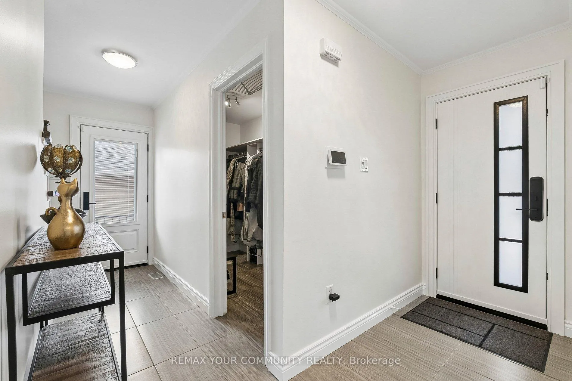 Photo 5 of 201 Lloyd Avenue, Newmarket, Central Newmarket — HOMEH