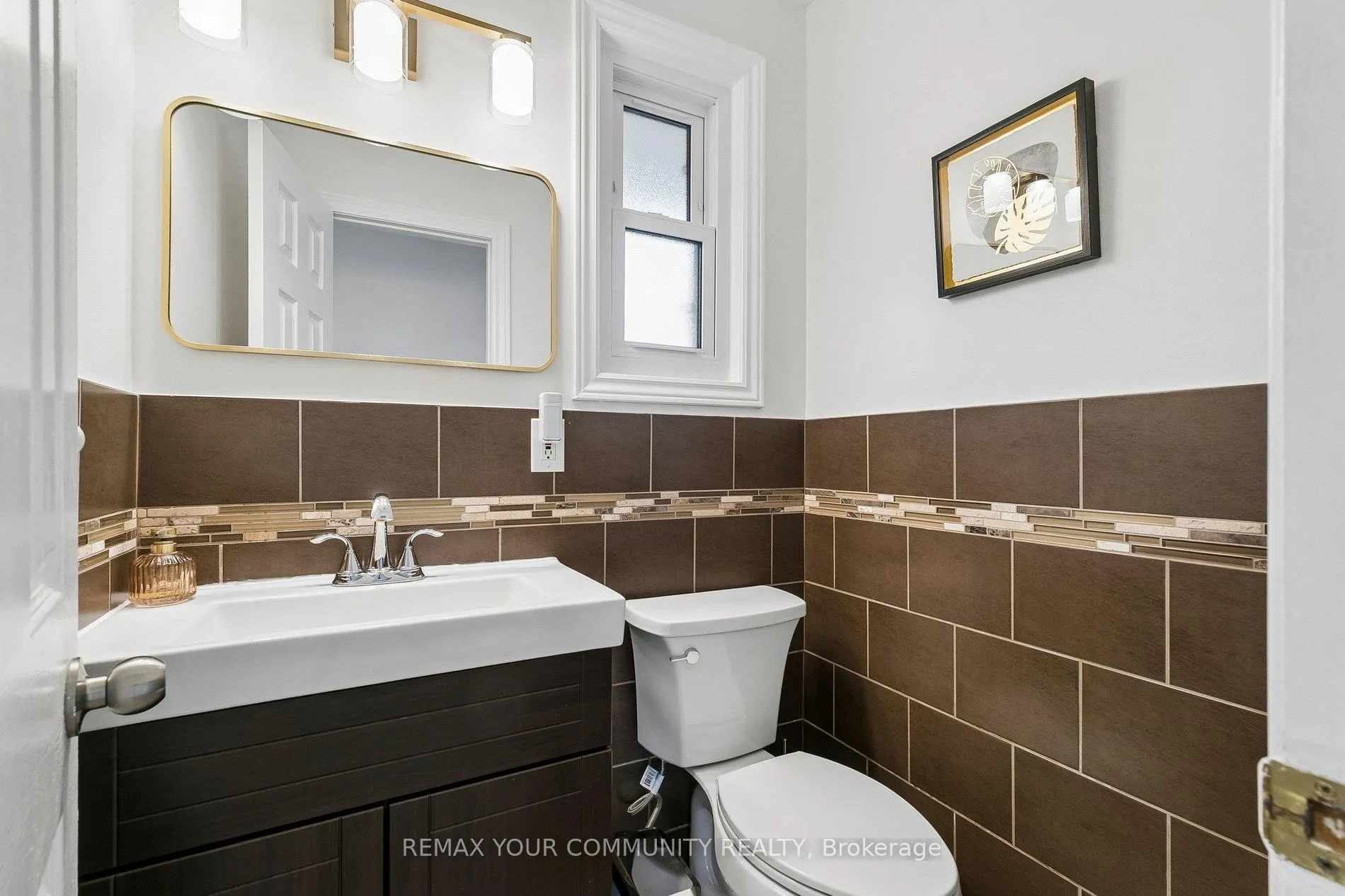 Photo 6 of 201 Lloyd Avenue, Newmarket, Central Newmarket — HOMEH