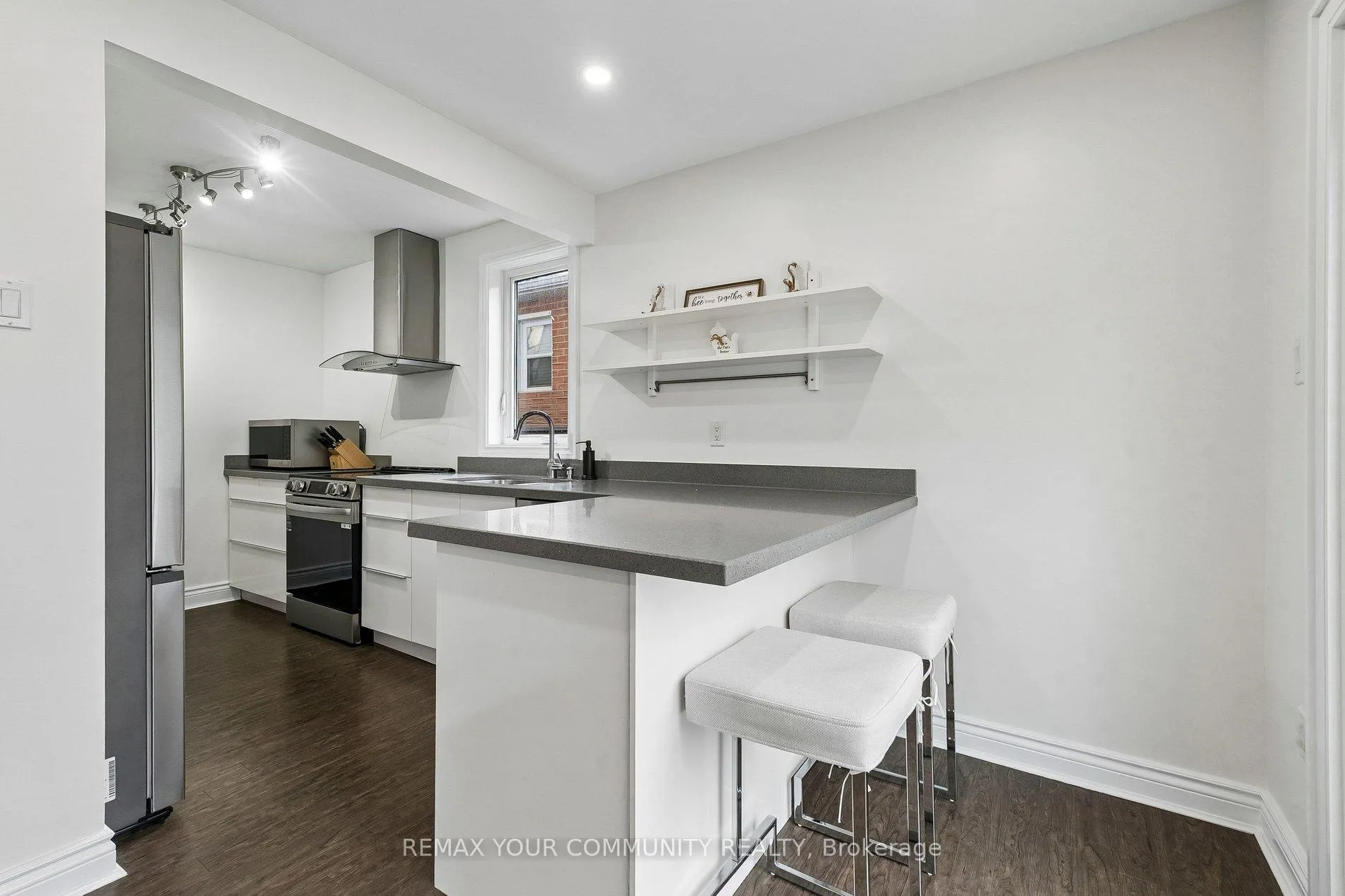 Photo 10 of 201 Lloyd Avenue, Newmarket, Central Newmarket — HOMEH
