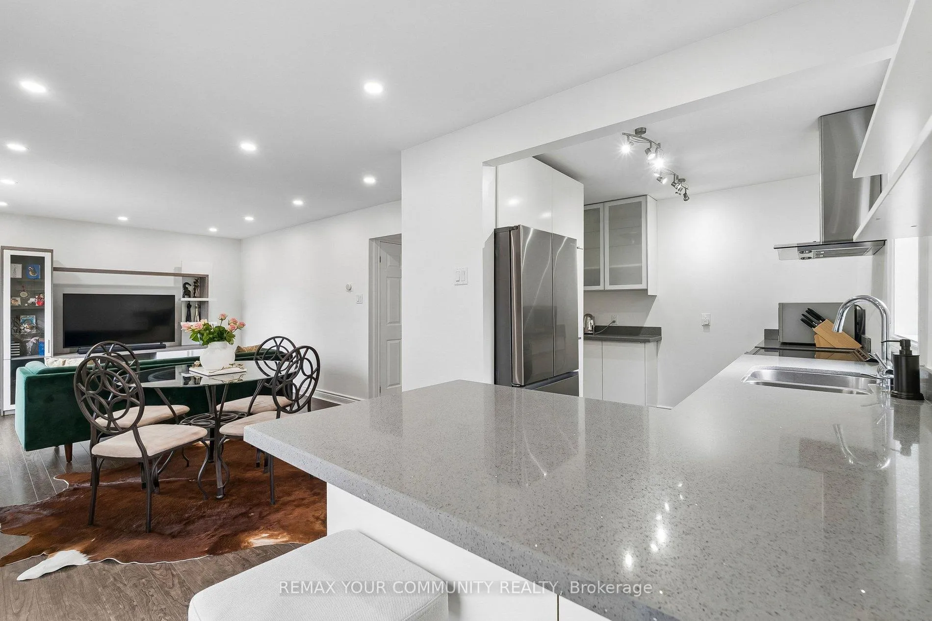 Photo 11 of 201 Lloyd Avenue, Newmarket, Central Newmarket — HOMEH