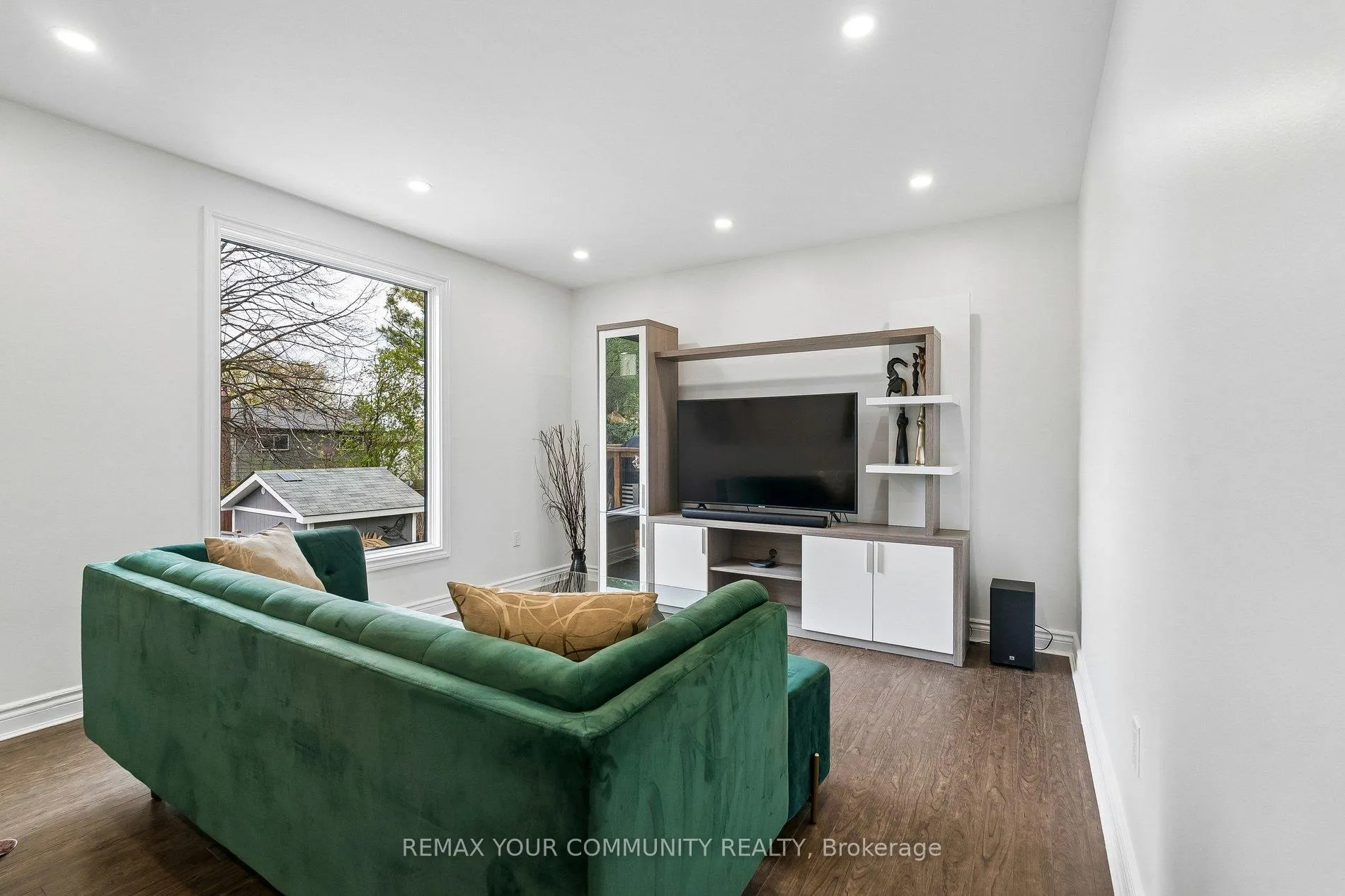 Photo 12 of 201 Lloyd Avenue, Newmarket, Central Newmarket — HOMEH