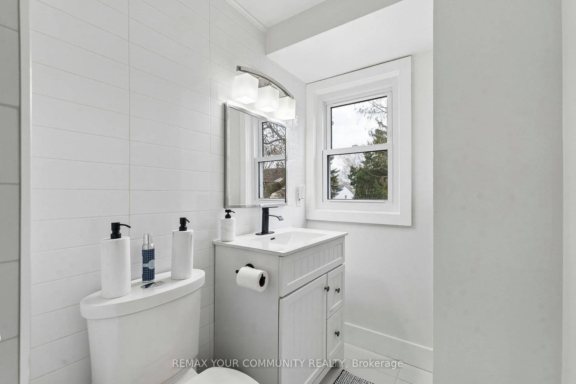 Photo 19 of 201 Lloyd Avenue, Newmarket, Central Newmarket — HOMEH