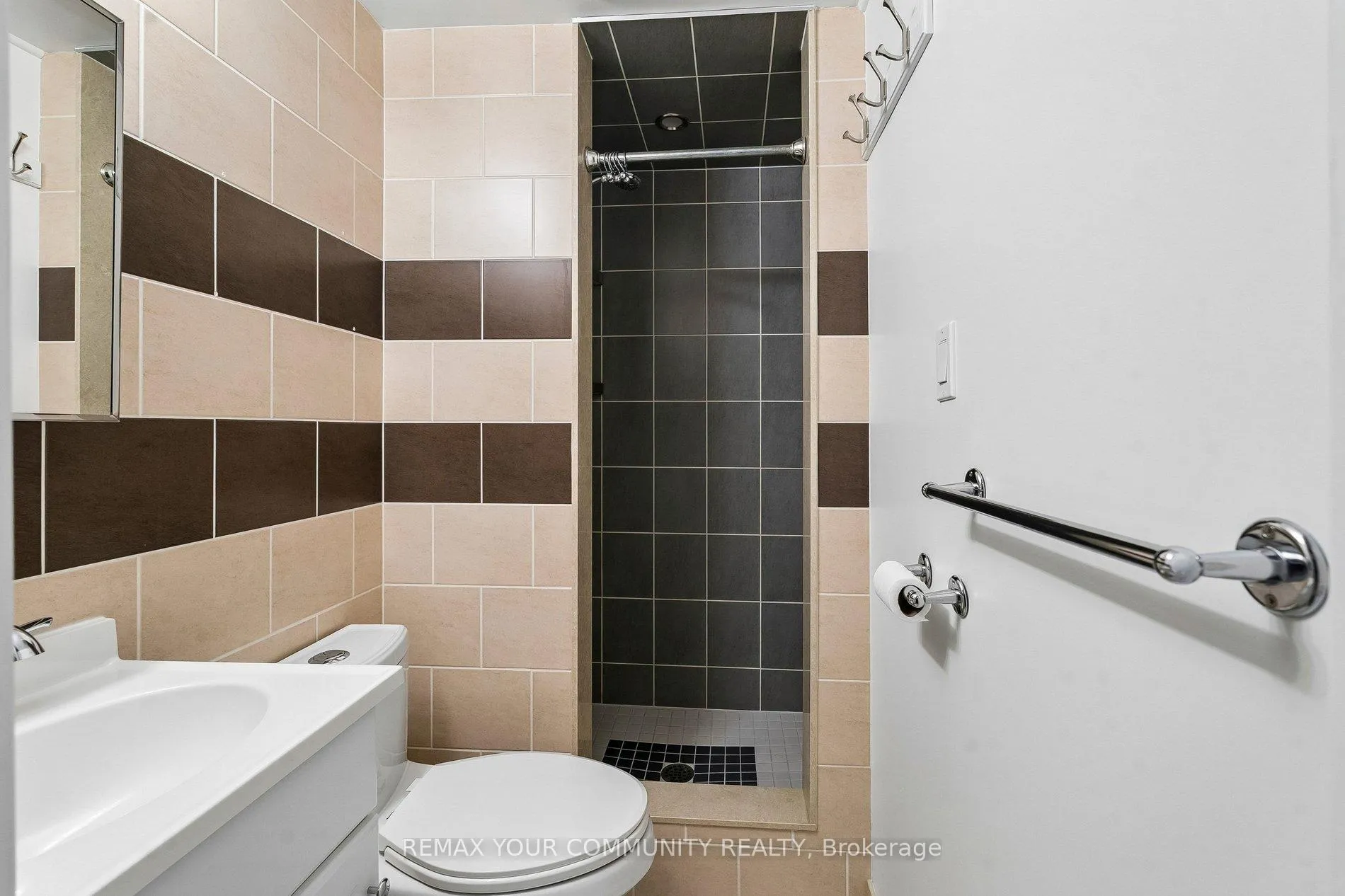 Photo 23 of 201 Lloyd Avenue, Newmarket, Central Newmarket — HOMEH