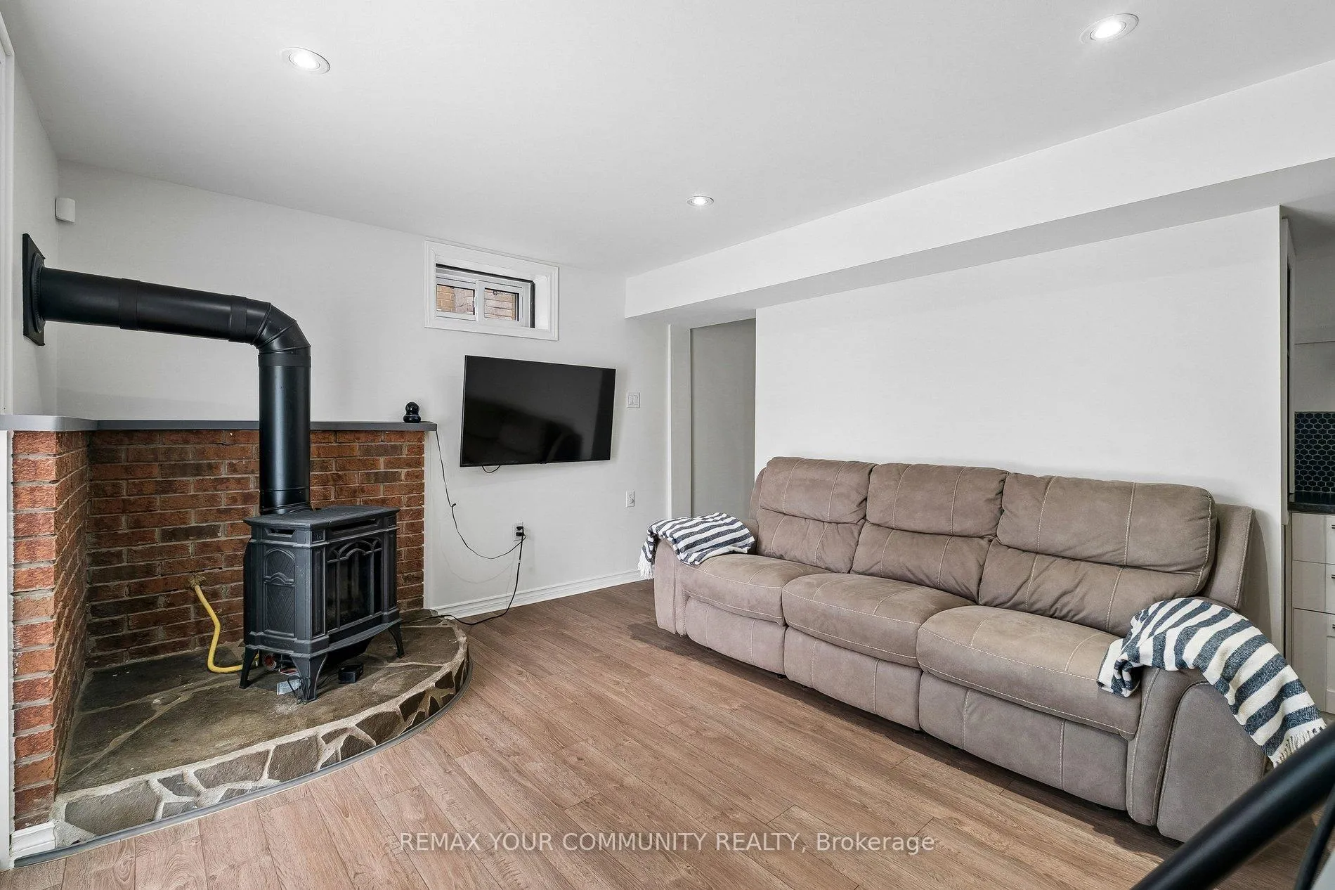 Photo 25 of 201 Lloyd Avenue, Newmarket, Central Newmarket — HOMEH