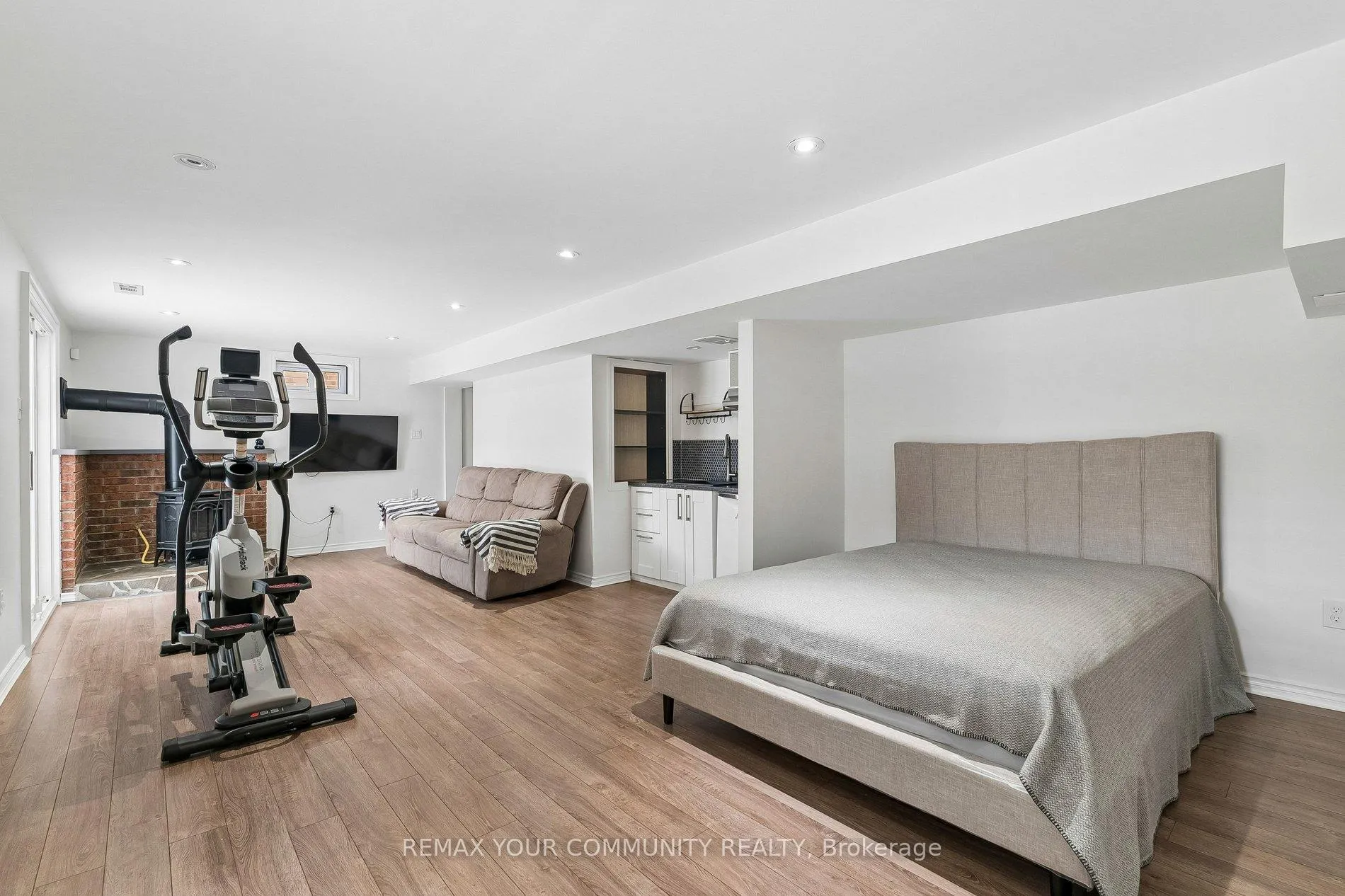 Photo 26 of 201 Lloyd Avenue, Newmarket, Central Newmarket — HOMEH