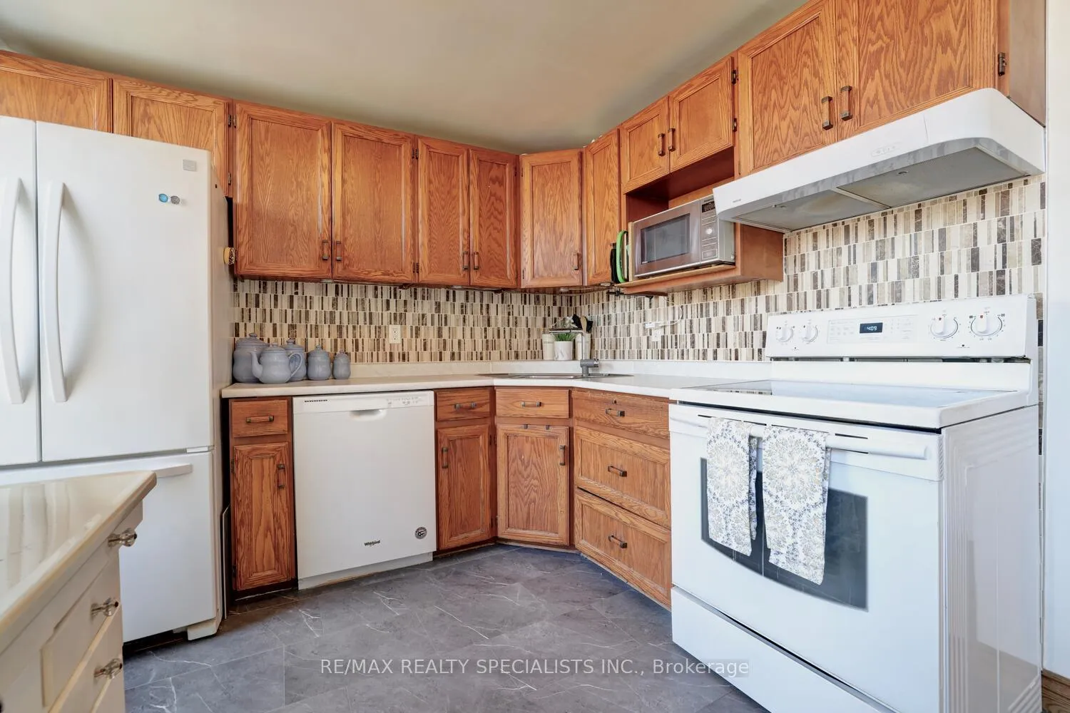Photo 17 of 17 Foster Avenue, Hamilton, Corktown — HOMEH