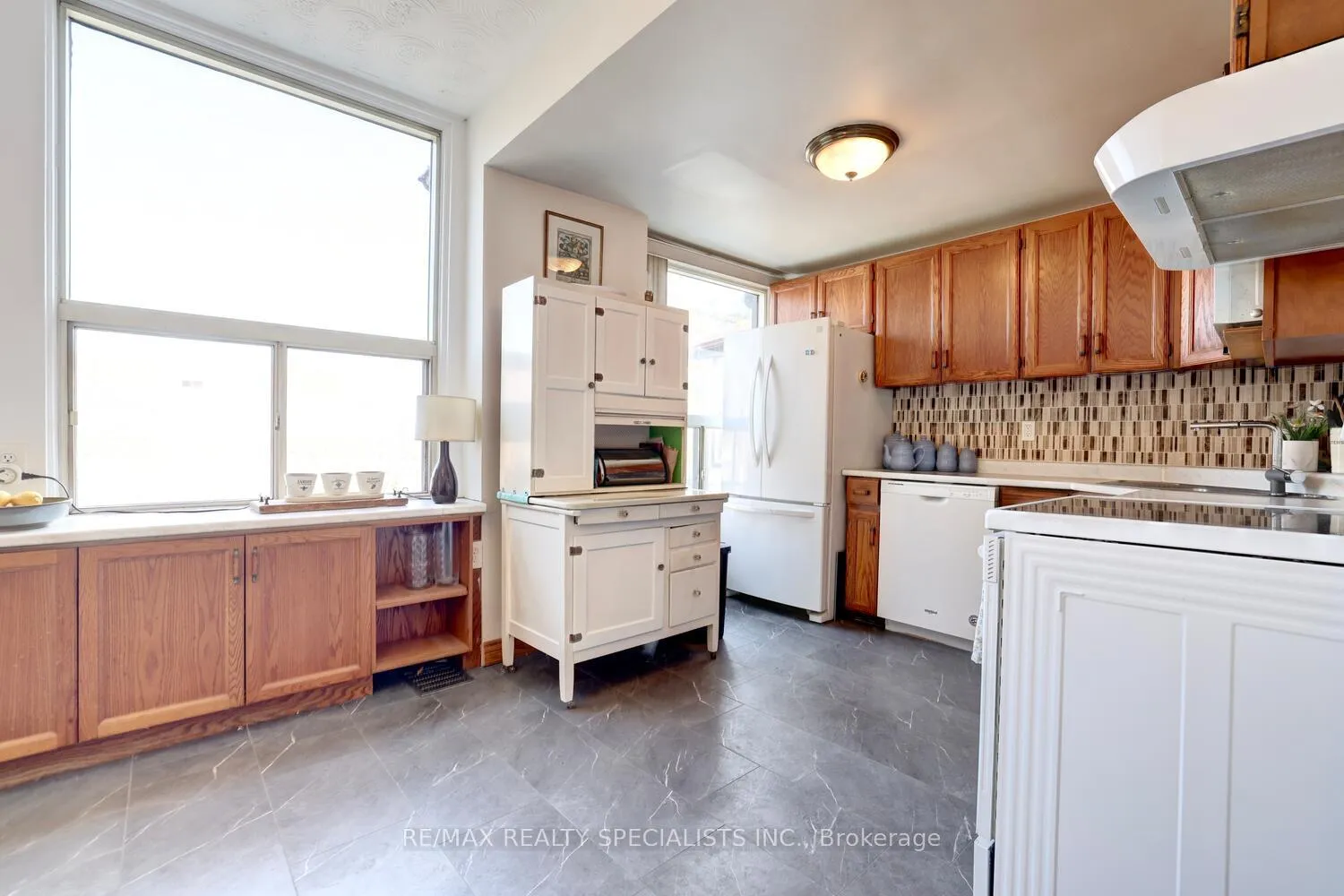 Photo 19 of 17 Foster Avenue, Hamilton, Corktown — HOMEH