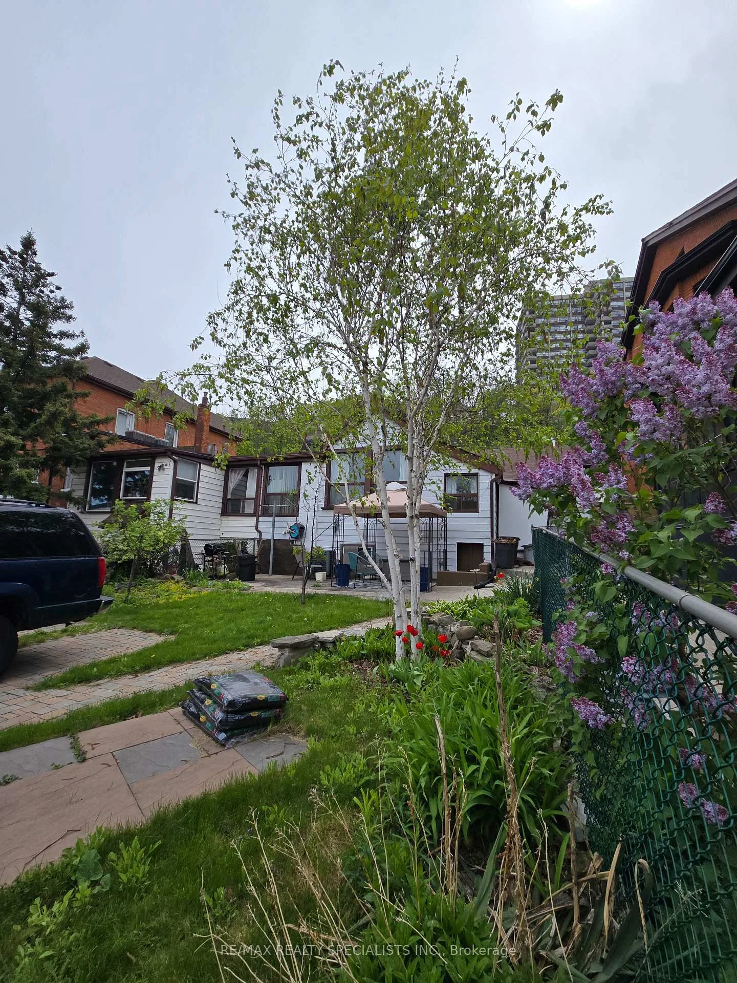 Photo 2 of 17 Foster Avenue, Hamilton, Corktown — HOMEH