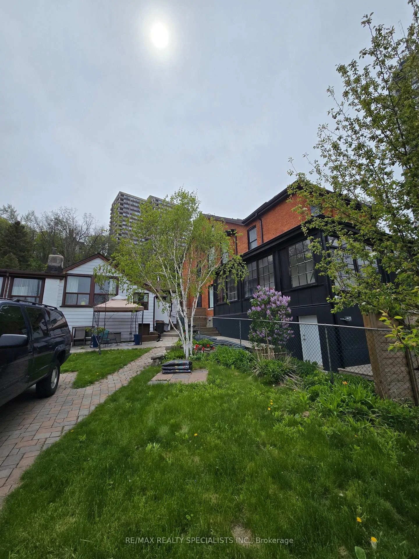 Photo 3 of 17 Foster Avenue, Hamilton, Corktown — HOMEH