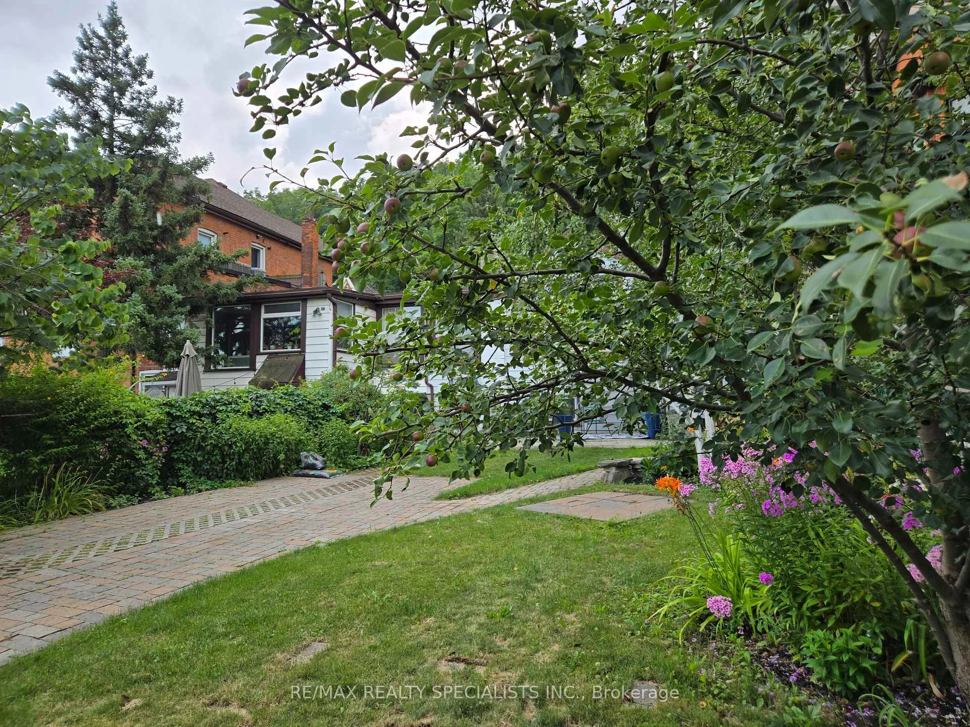 Photo 28 of 17 Foster Avenue, Hamilton, Corktown — HOMEH