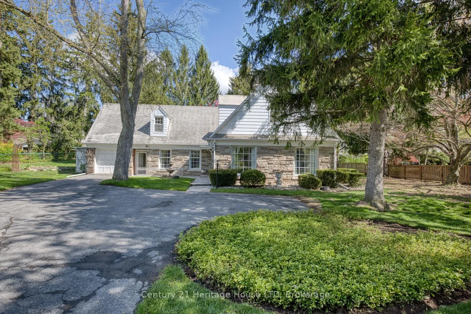 Photo 2 of 86 Parkway, Welland, Prince Charles — HOMEH