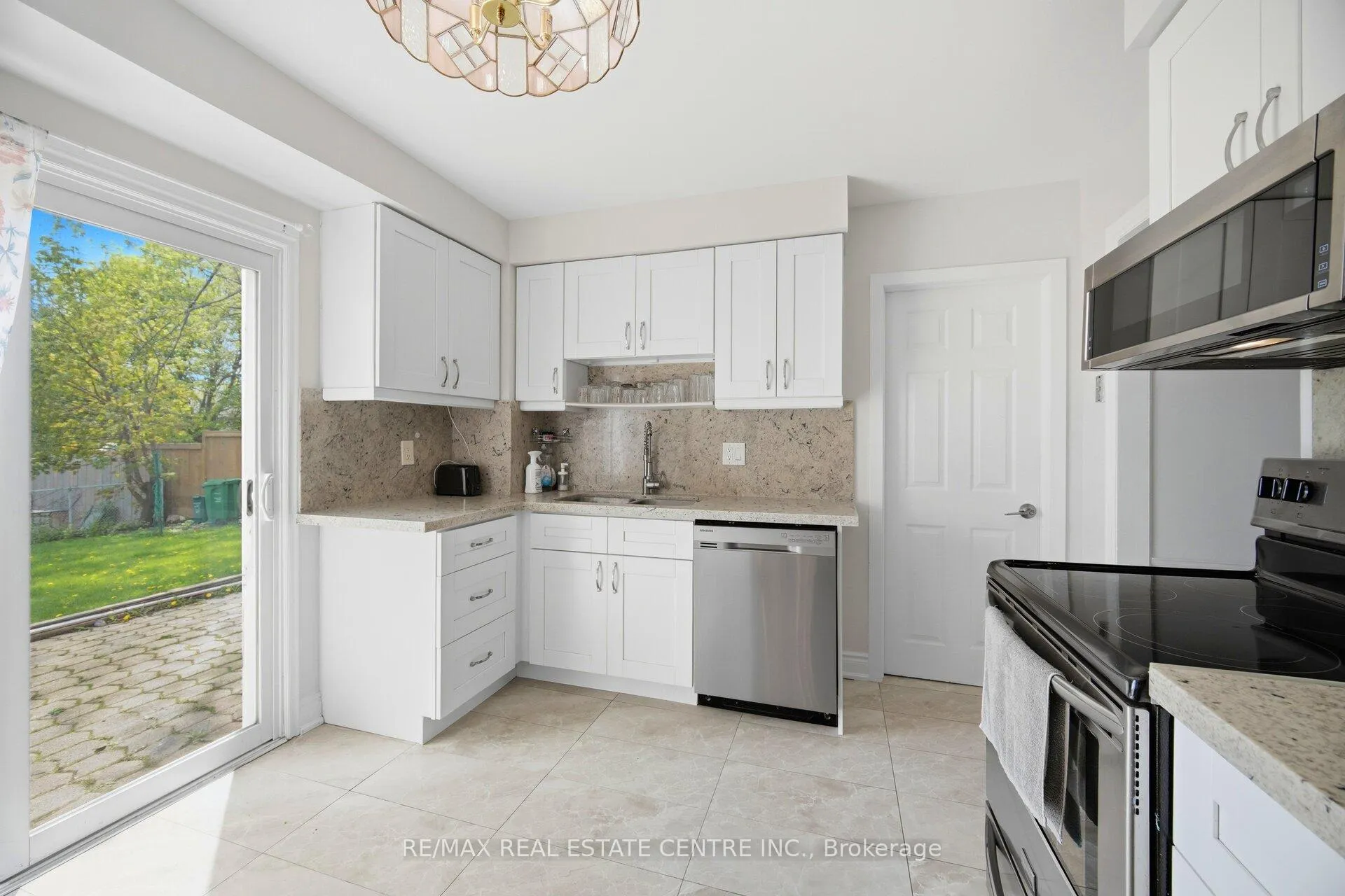 Photo 10 of 50 Esplanade Road, Brampton, Southgate — HOMEH
