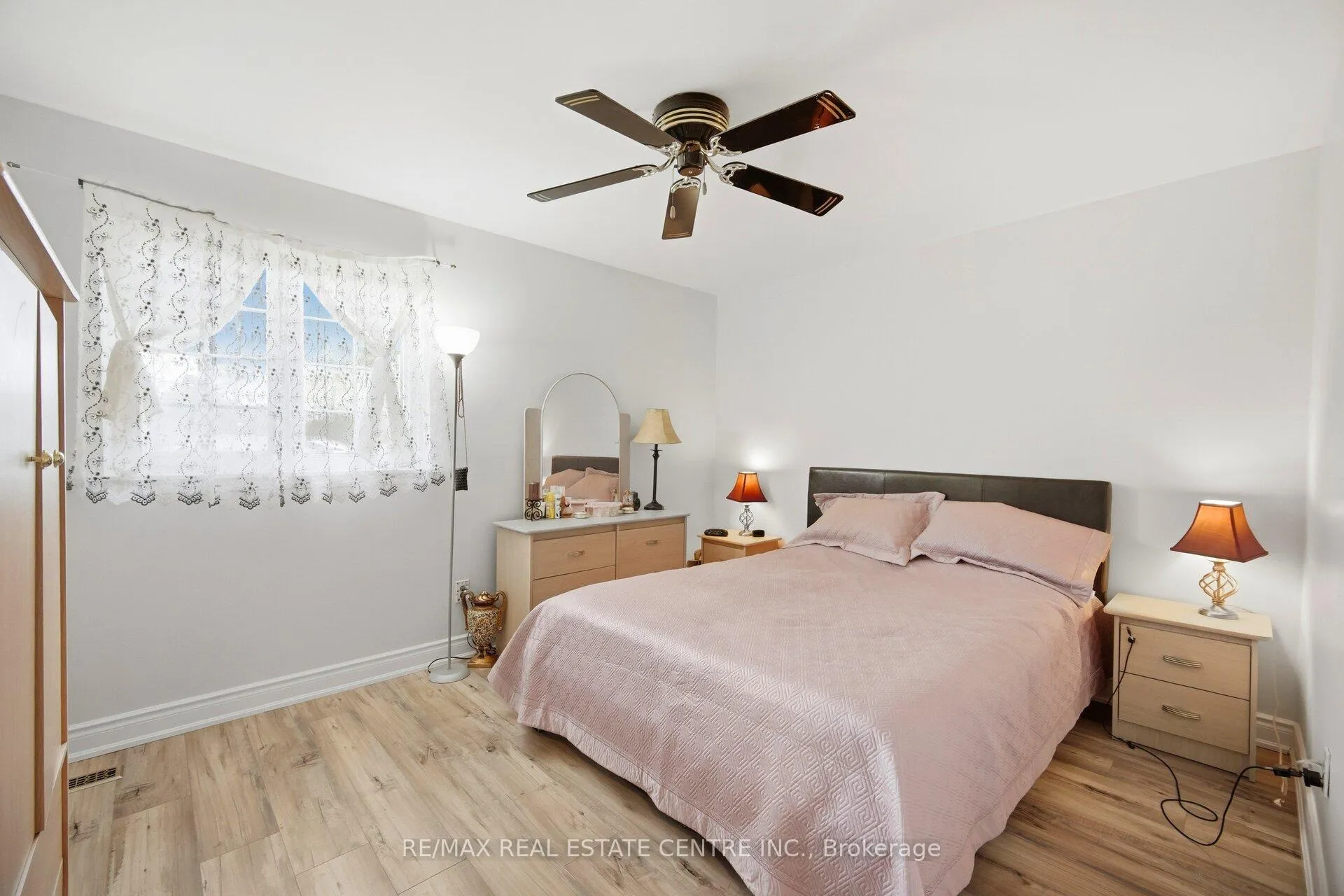 Photo 13 of 50 Esplanade Road, Brampton, Southgate — HOMEH