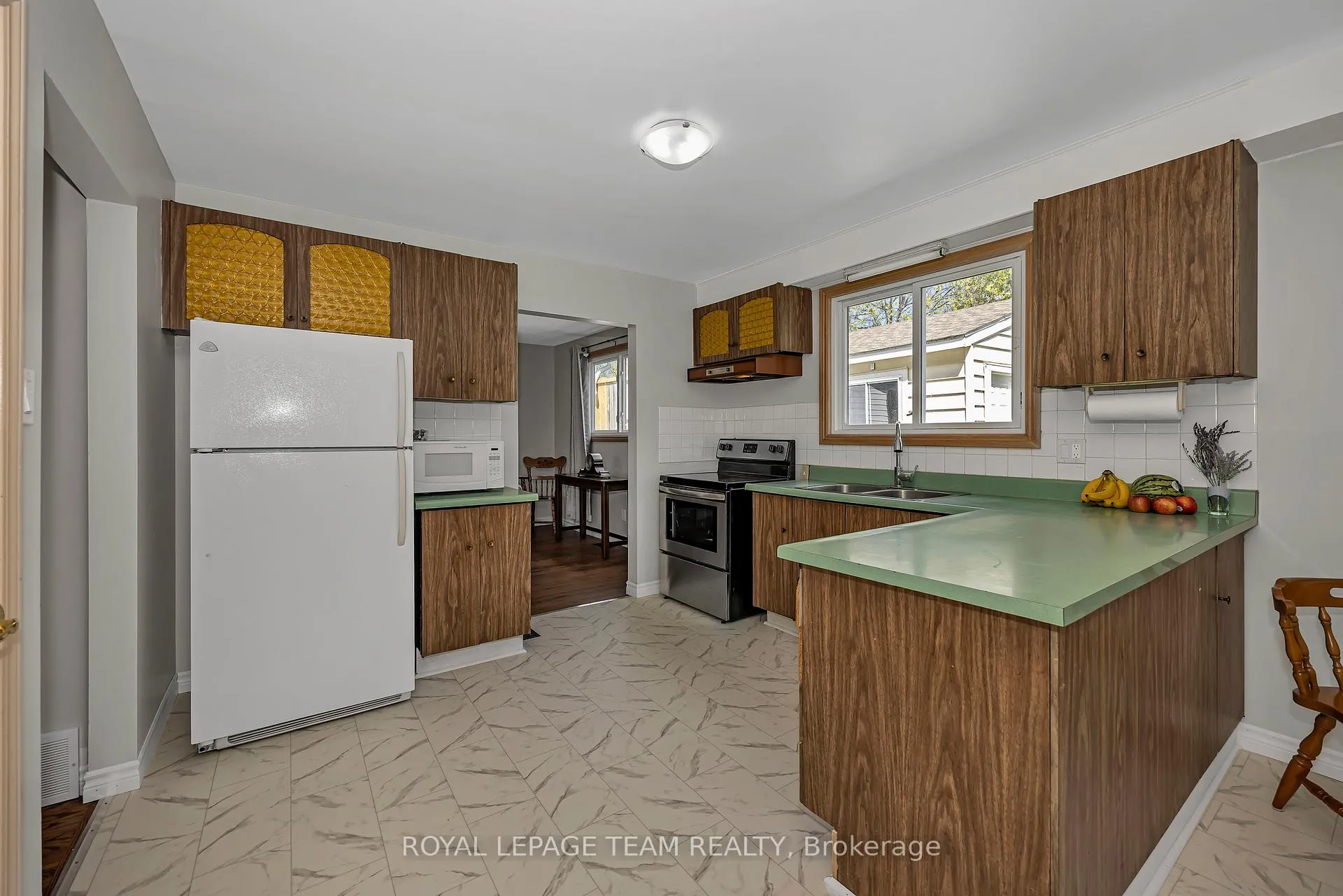 Photo 11 of 73 Southpark Drive, Ottawa, Blackburn Hamlet — HOMEH