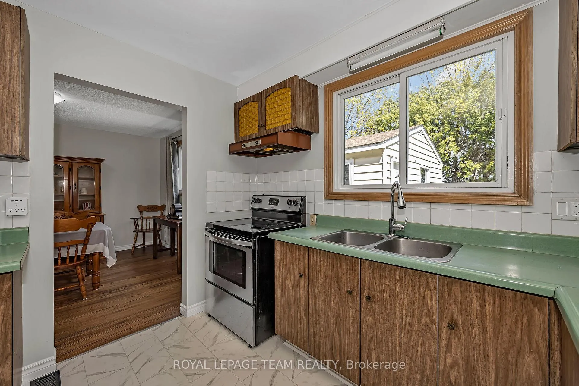 Photo 12 of 73 Southpark Drive, Ottawa, Blackburn Hamlet — HOMEH