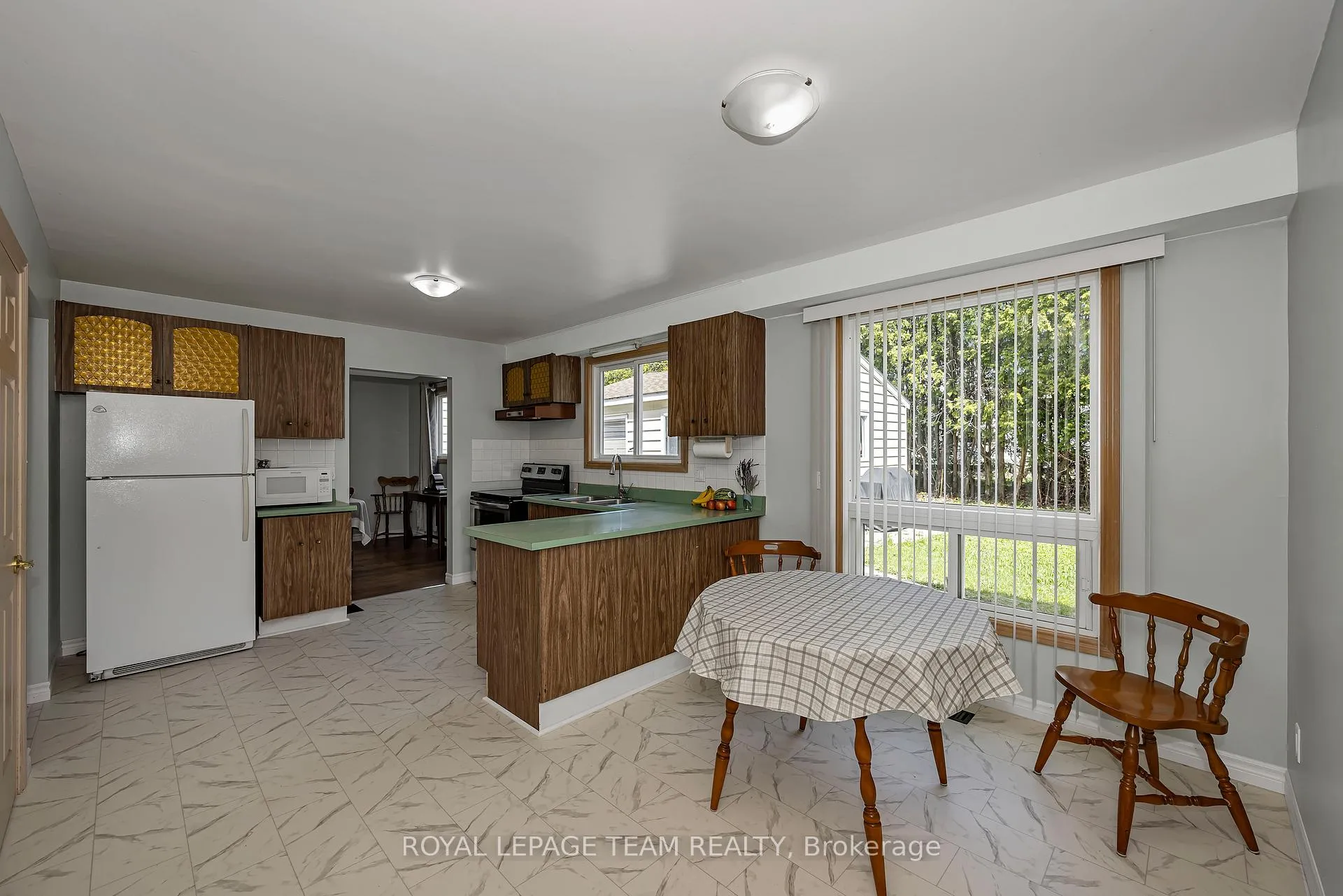 Photo 16 of 73 Southpark Drive, Ottawa, Blackburn Hamlet — HOMEH