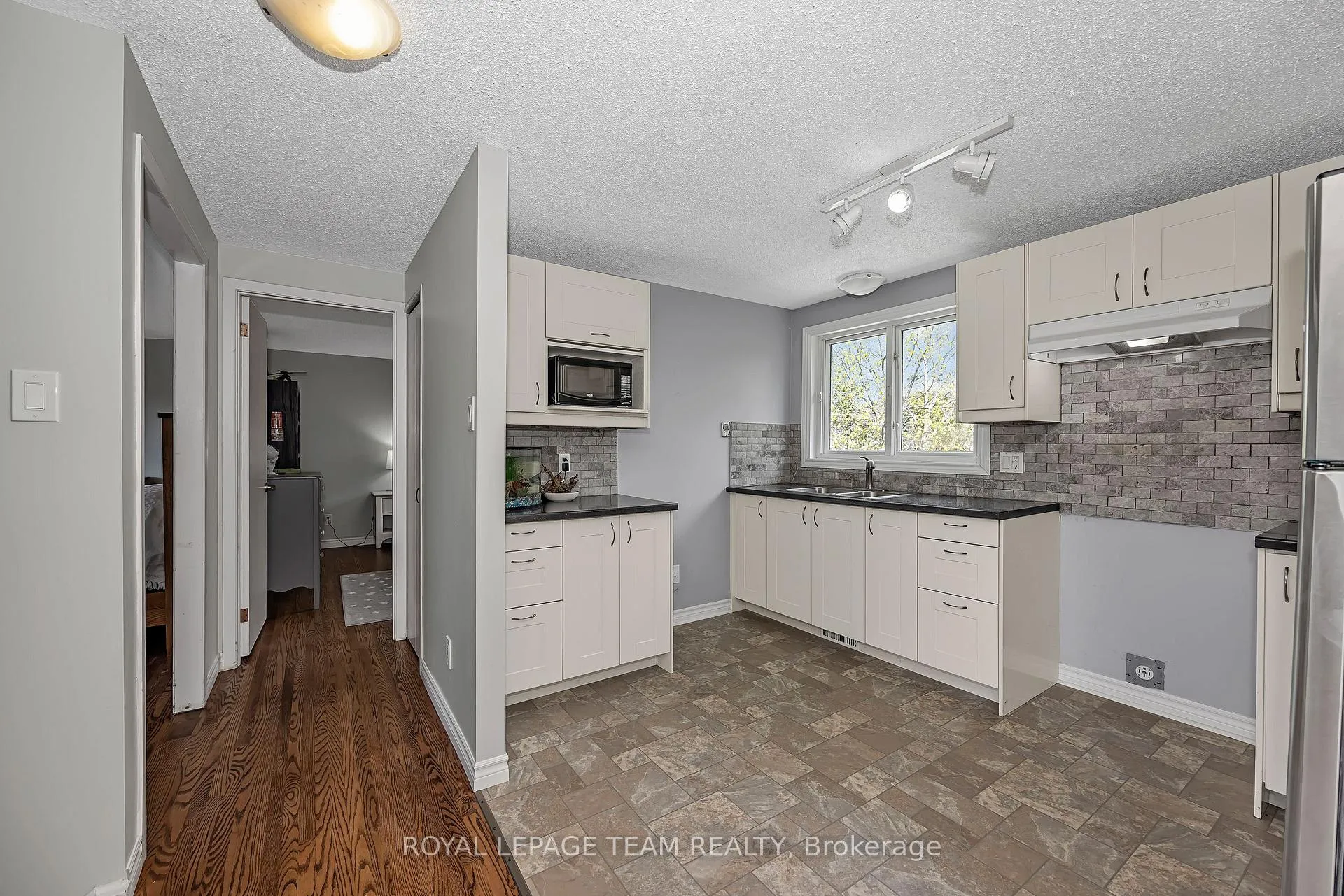 Photo 24 of 73 Southpark Drive, Ottawa, Blackburn Hamlet — HOMEH