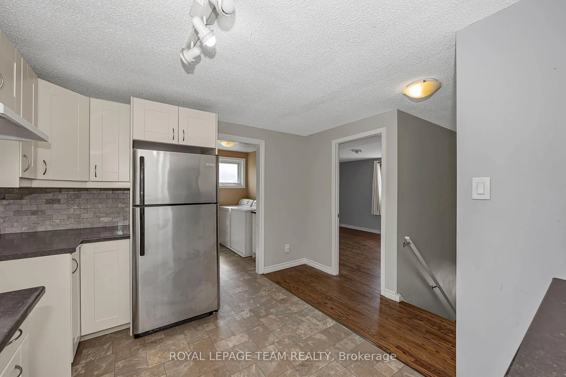 Photo 27 of 73 Southpark Drive, Ottawa, Blackburn Hamlet — HOMEH