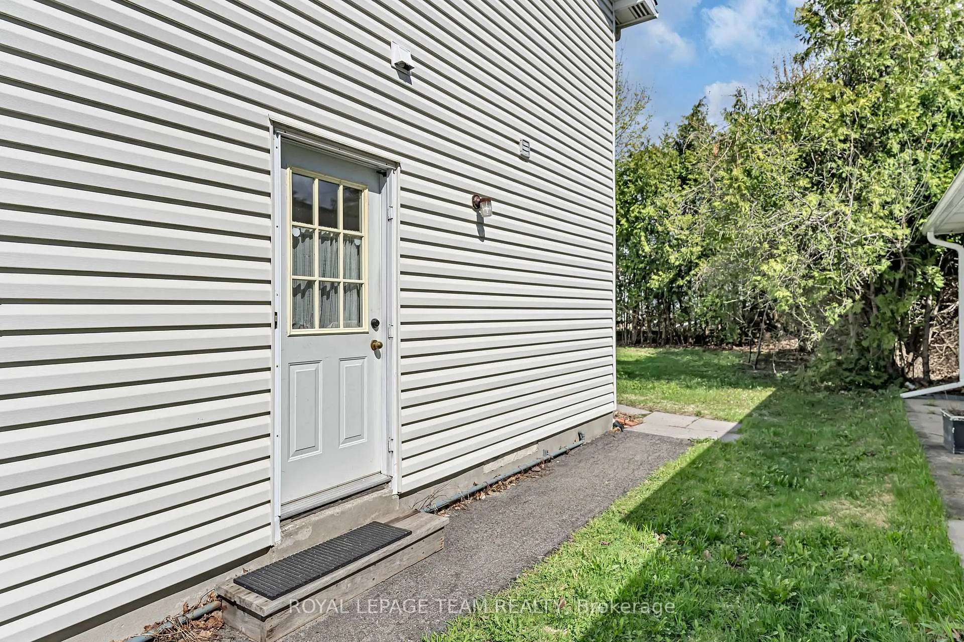 Photo 43 of 73 Southpark Drive, Ottawa, Blackburn Hamlet — HOMEH