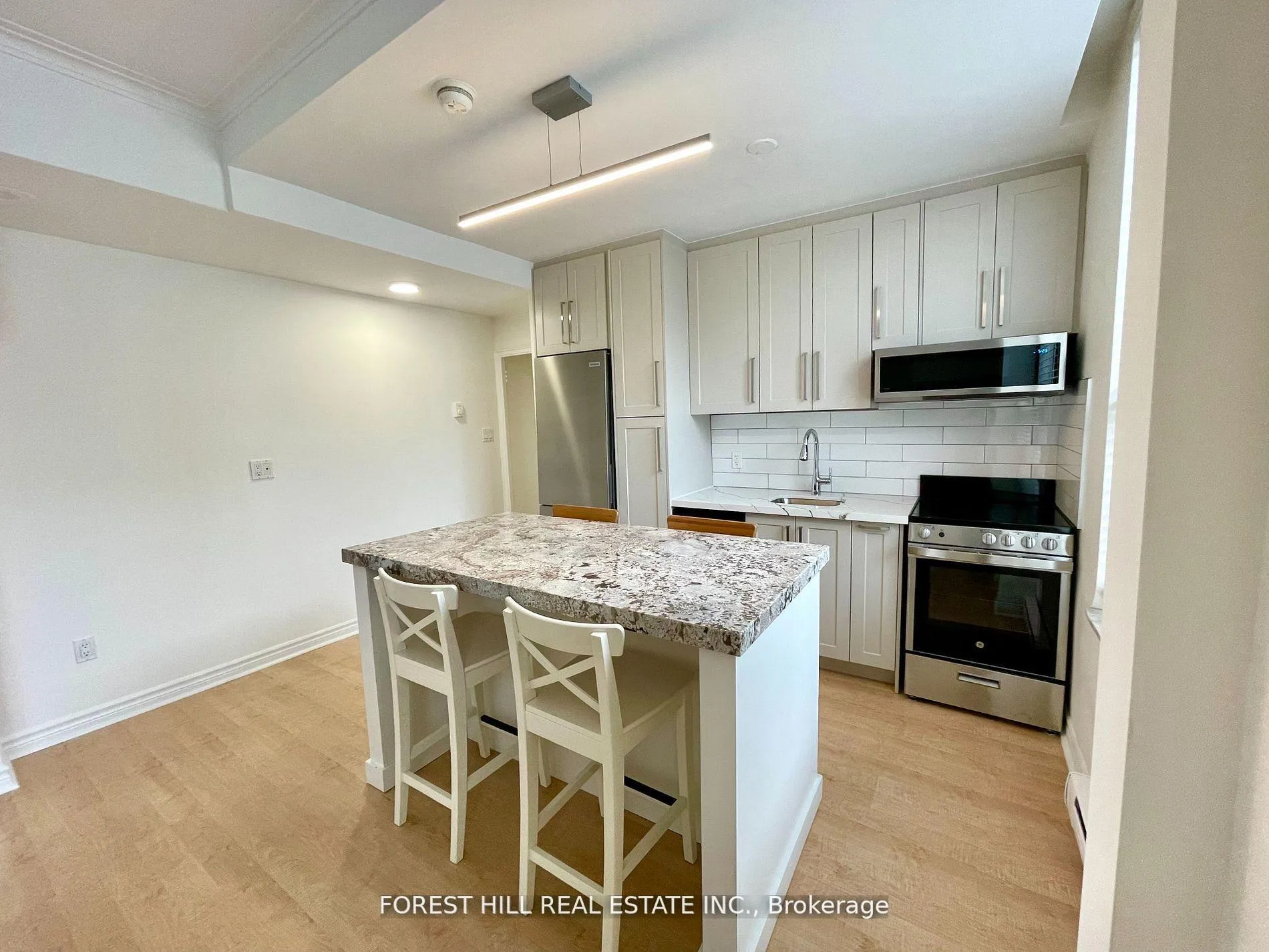 Photo 8 of Unit 1, 423 Avenue Road, Toronto, Yonge-St. Clair — HOMEH