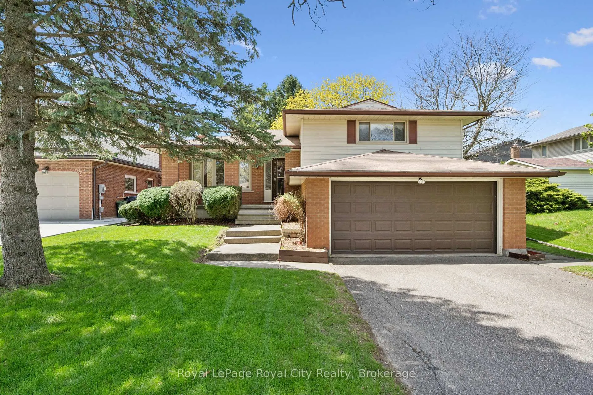Photo 2 of 3 Cabot Court NE, Guelph, Kortright West — HOMEH
