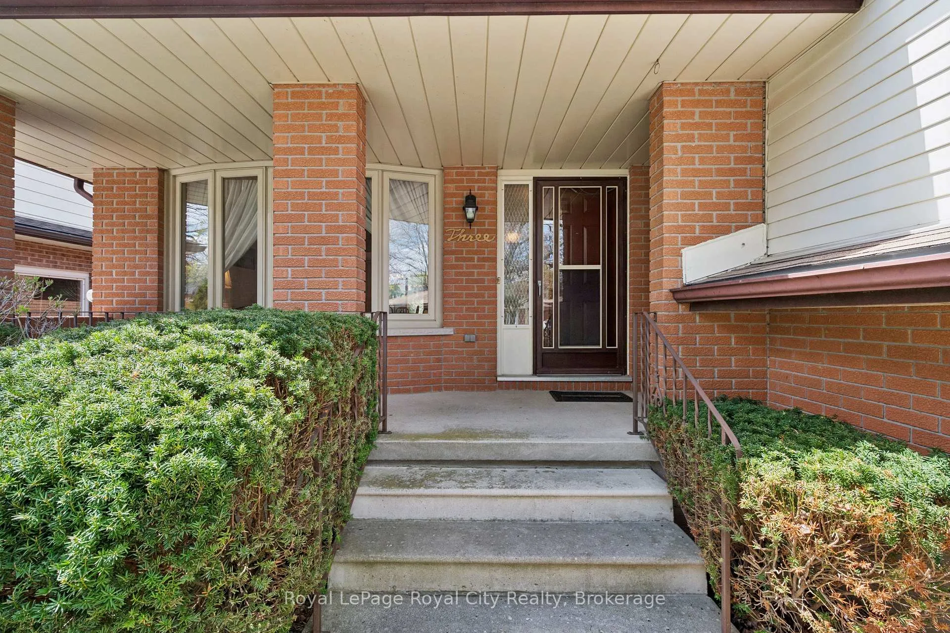 Photo 4 of 3 Cabot Court NE, Guelph, Kortright West — HOMEH