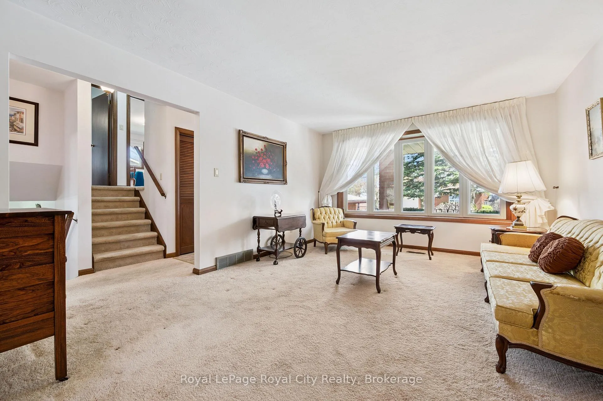 Photo 8 of 3 Cabot Court NE, Guelph, Kortright West — HOMEH