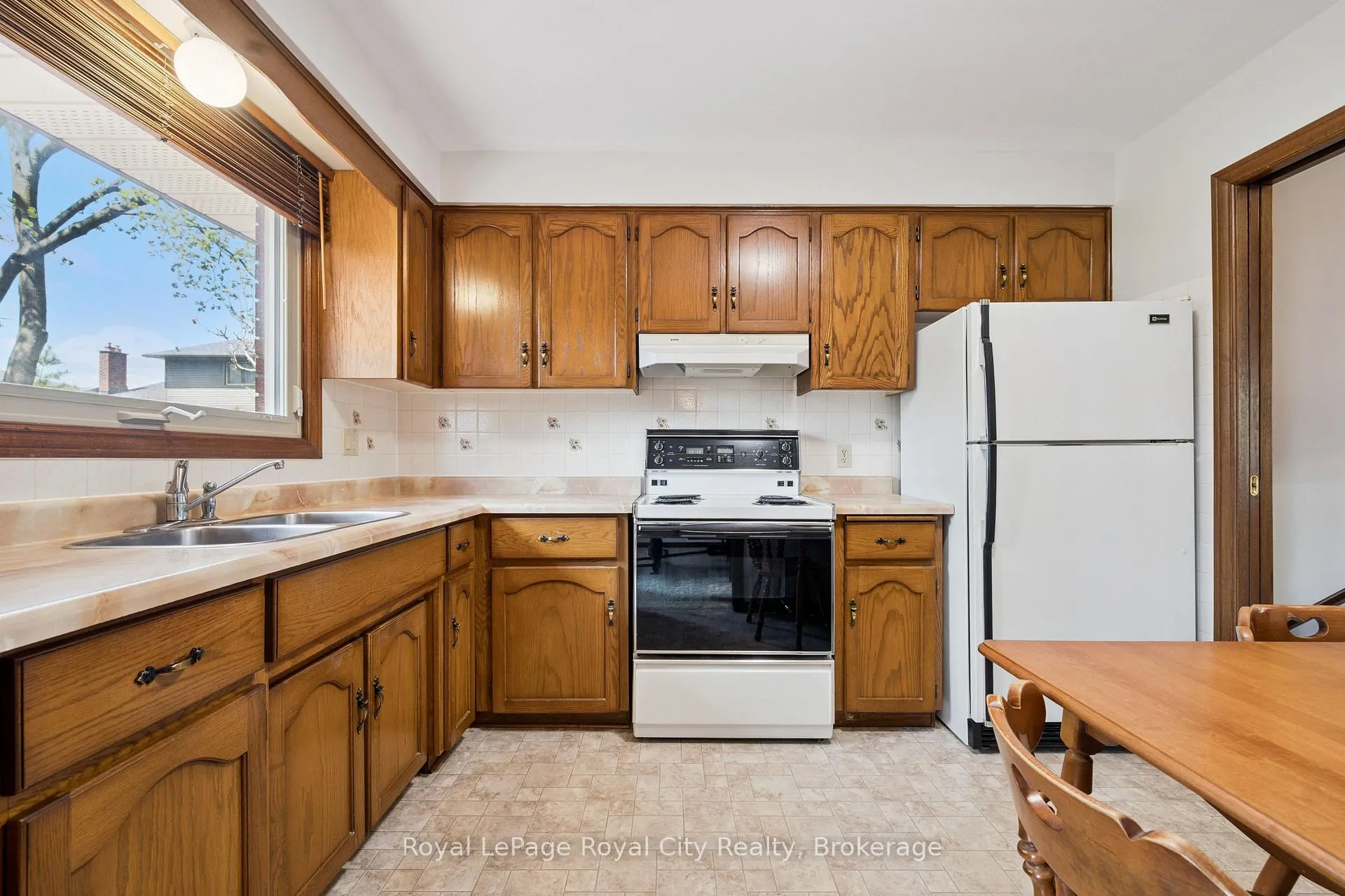 Photo 15 of 3 Cabot Court NE, Guelph, Kortright West — HOMEH