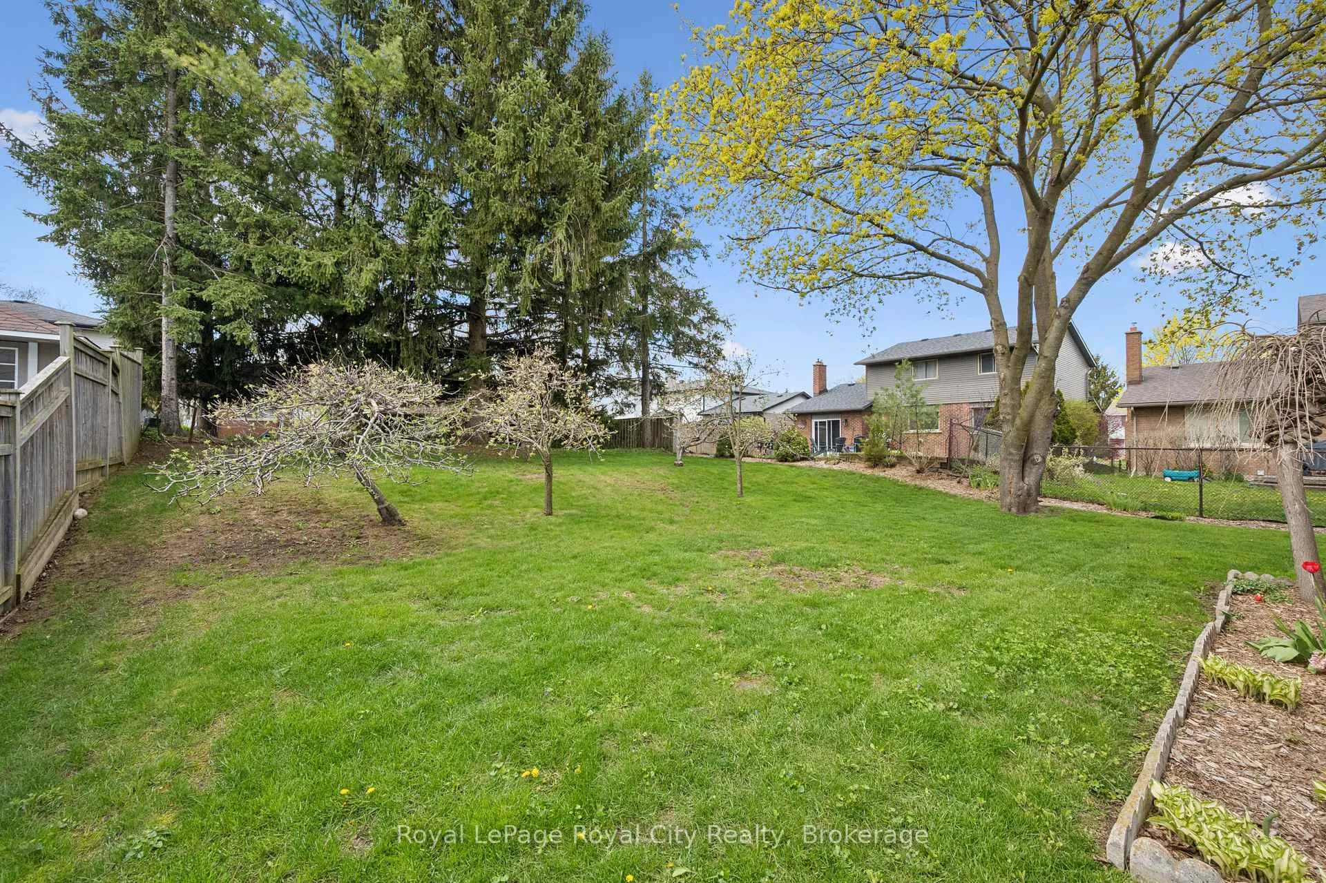 Photo 38 of 3 Cabot Court NE, Guelph, Kortright West — HOMEH