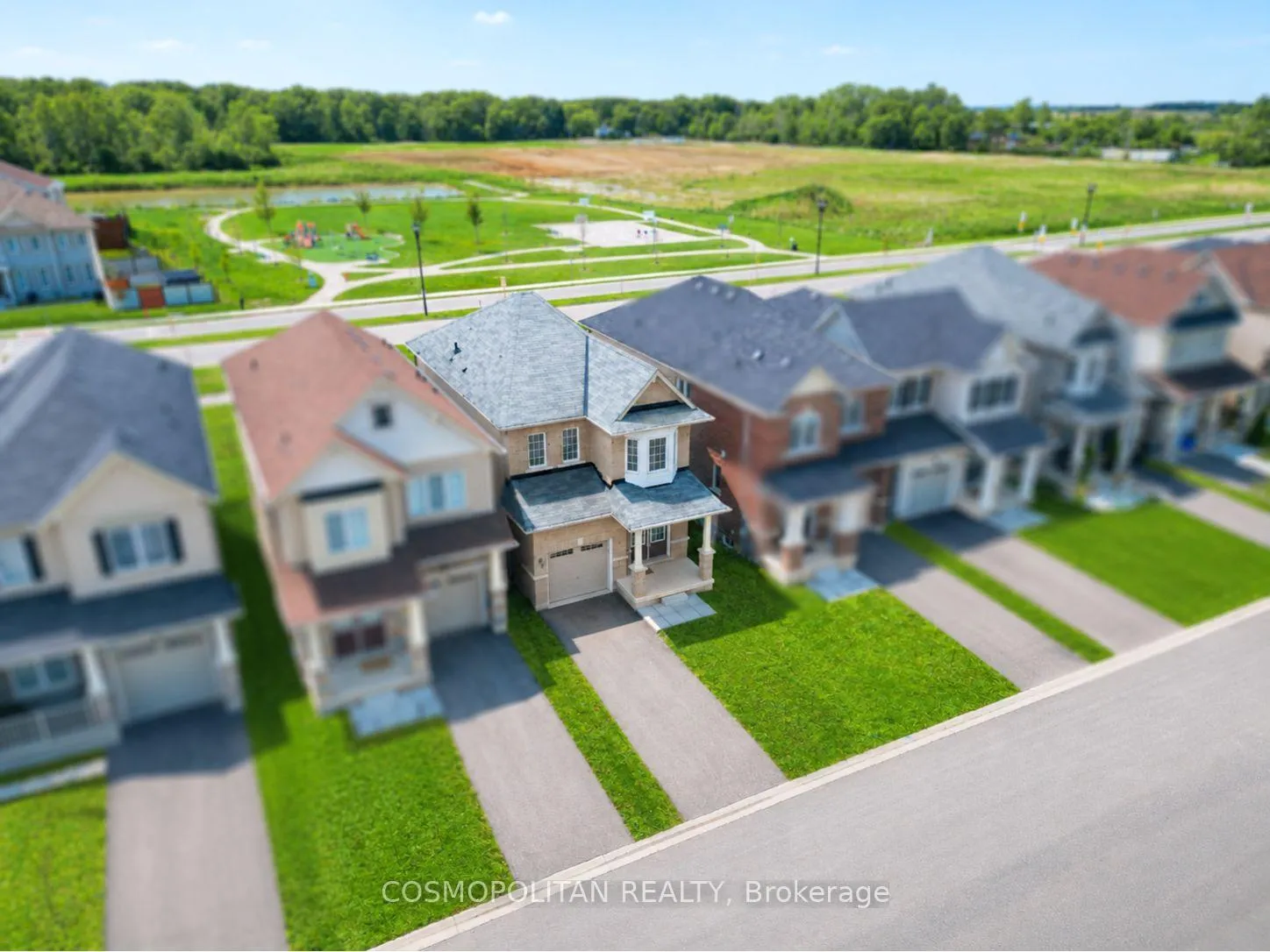 Photo 5 of 7851 Dockweed Drive, Niagara Falls, Brown — HOMEH
