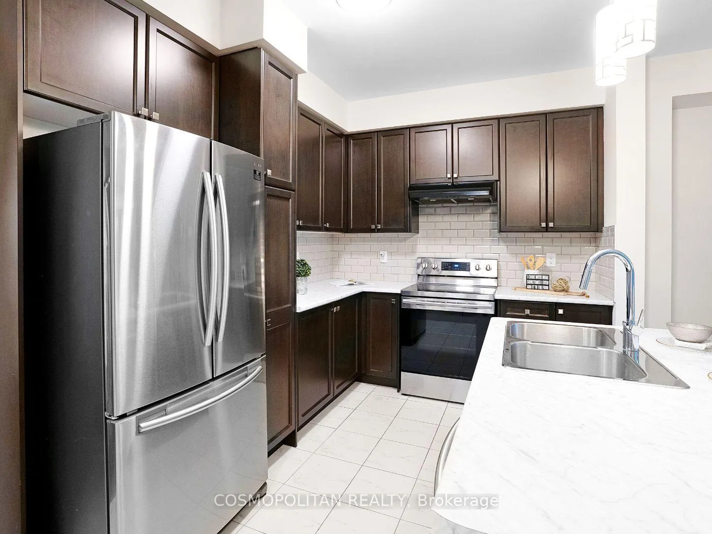 Photo 13 of 7851 Dockweed Drive, Niagara Falls, Brown — HOMEH