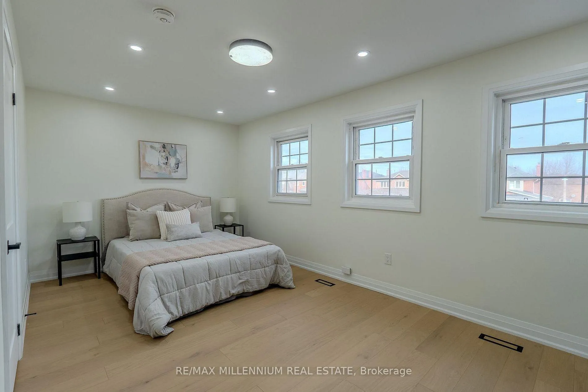 Photo 7 of 191 Genesee Drive, Oakville, River Oaks — HOMEH