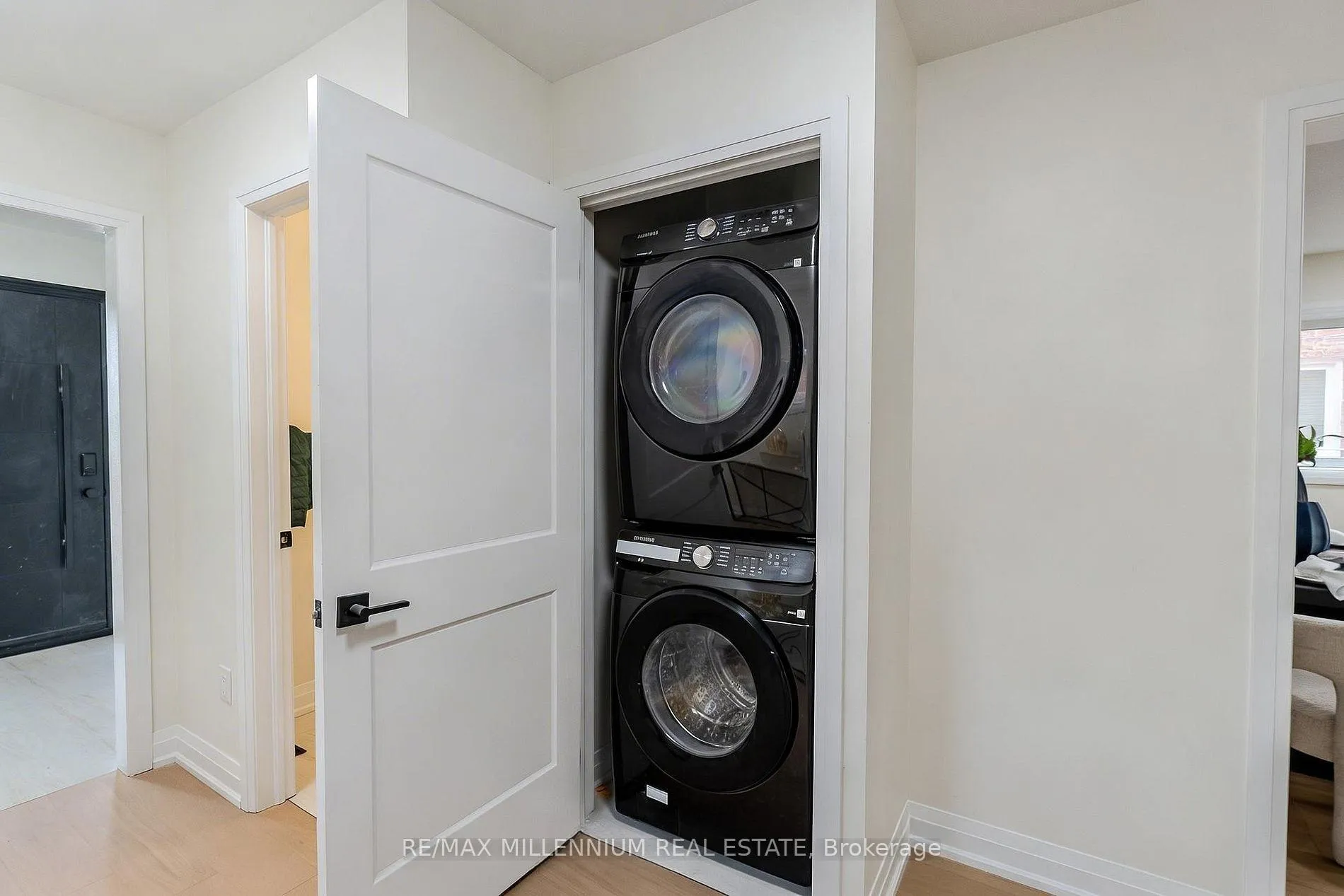 Photo 8 of 191 Genesee Drive, Oakville, River Oaks — HOMEH