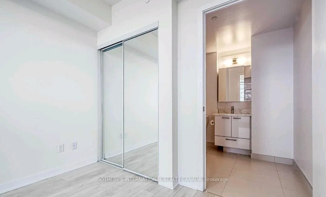 Photo 2 of Unit 4409, 2221 Yonge Street, Toronto, Mount Pleasant West — HOMEH