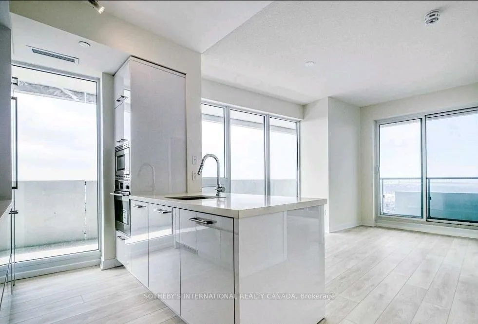 Photo 3 of Unit 4409, 2221 Yonge Street, Toronto, Mount Pleasant West — HOMEH