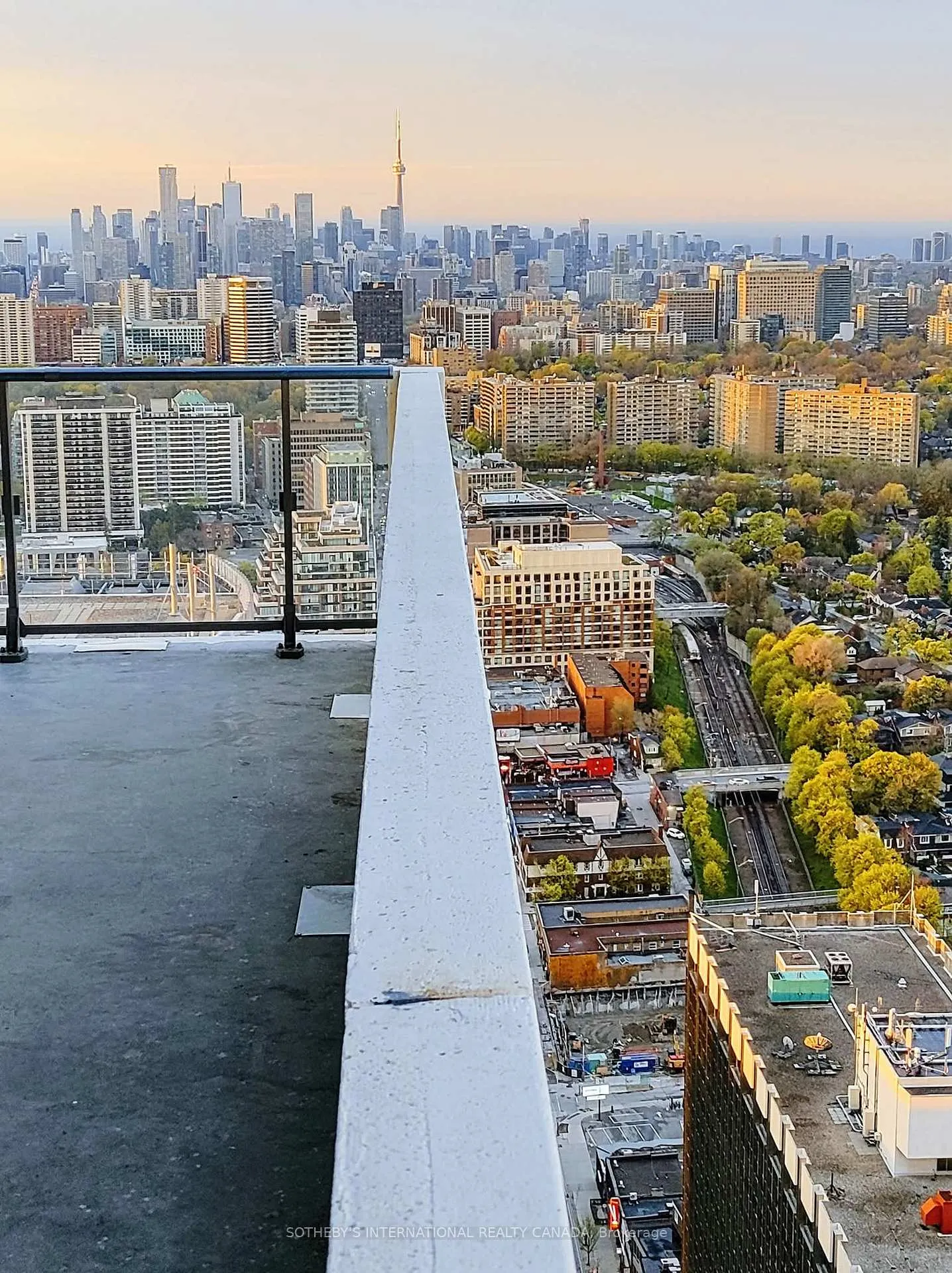 Photo 14 of Unit 4409, 2221 Yonge Street, Toronto, Mount Pleasant West — HOMEH